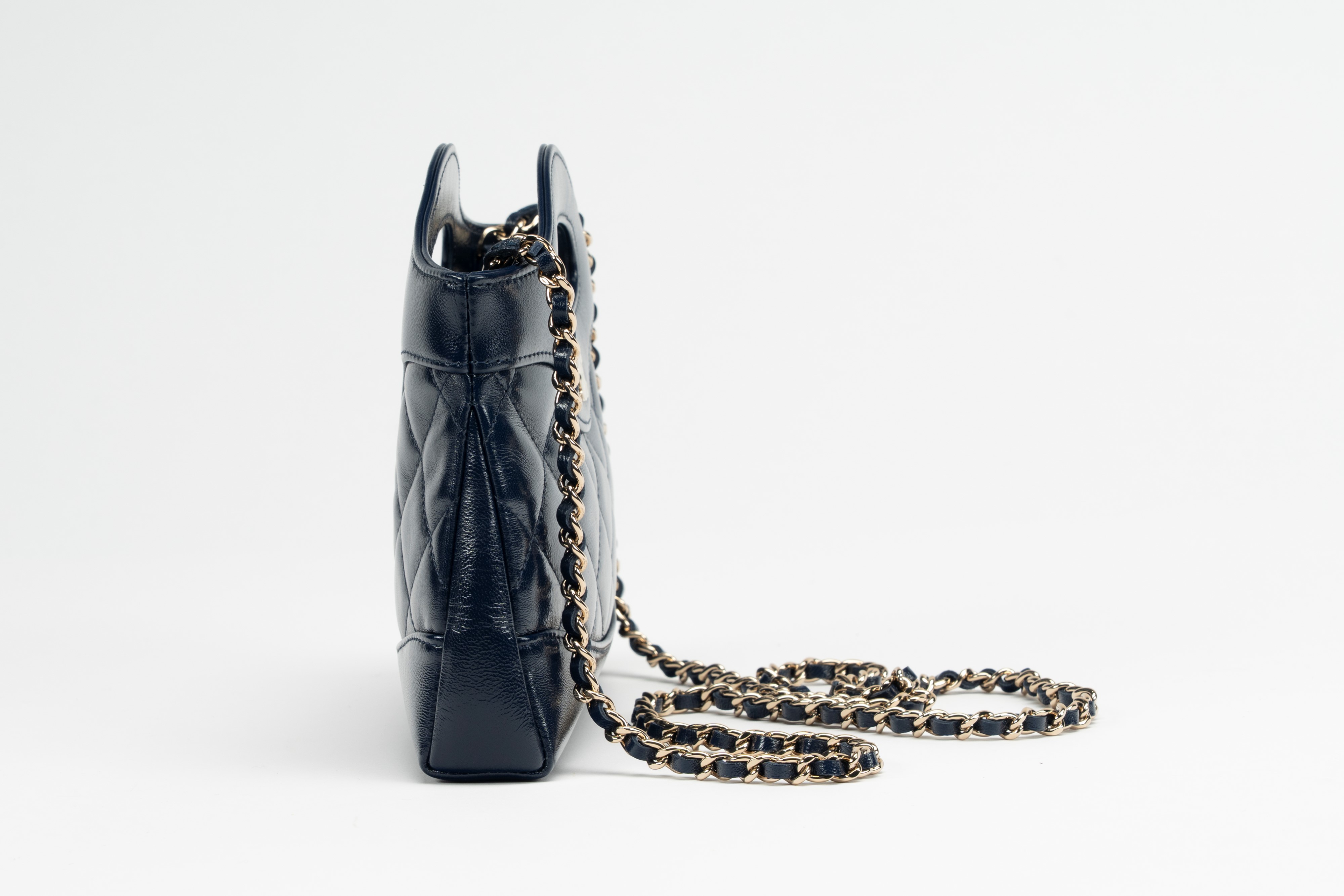 Chanel - Mini Borsa in pelle matelassé blu navy con tracolla a catena