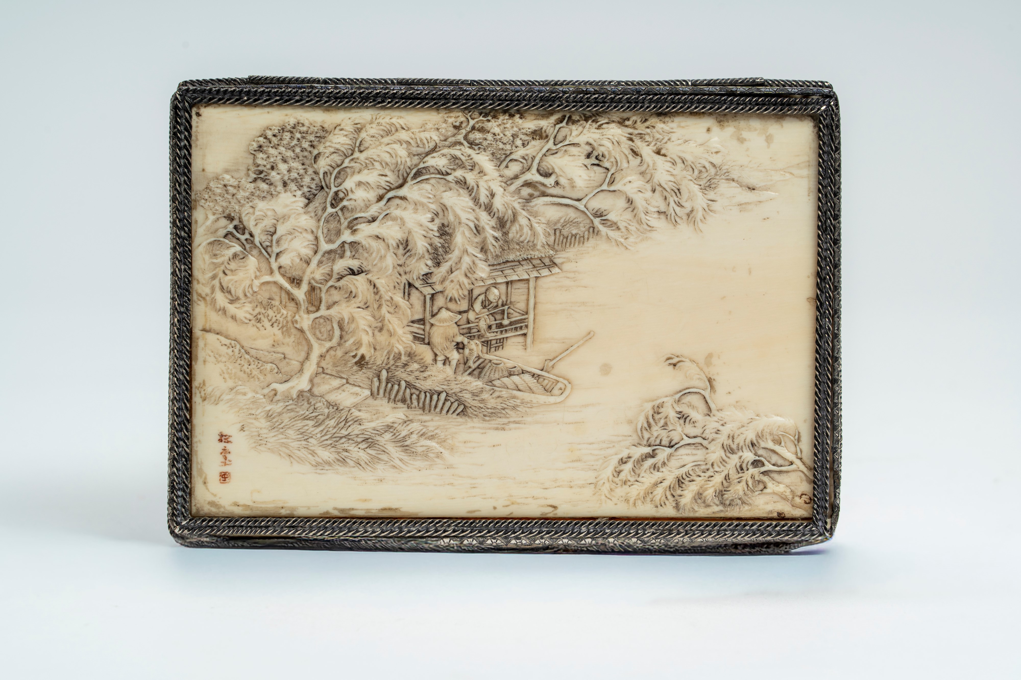 ☼ Scatola in avorio e argento. Giappone, periodo Meiji (1868–1912)