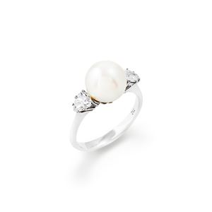Anello con perla e diamanti