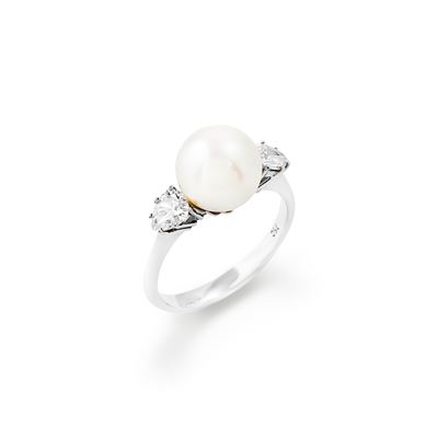 Anello con perla coltivata e diamanti, oro bianco 18k