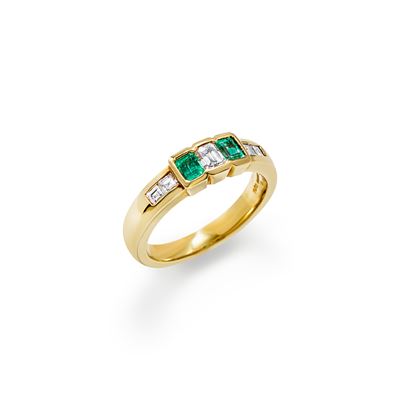 Anello, Smeraldi e Diamanti in oro giallo 18k