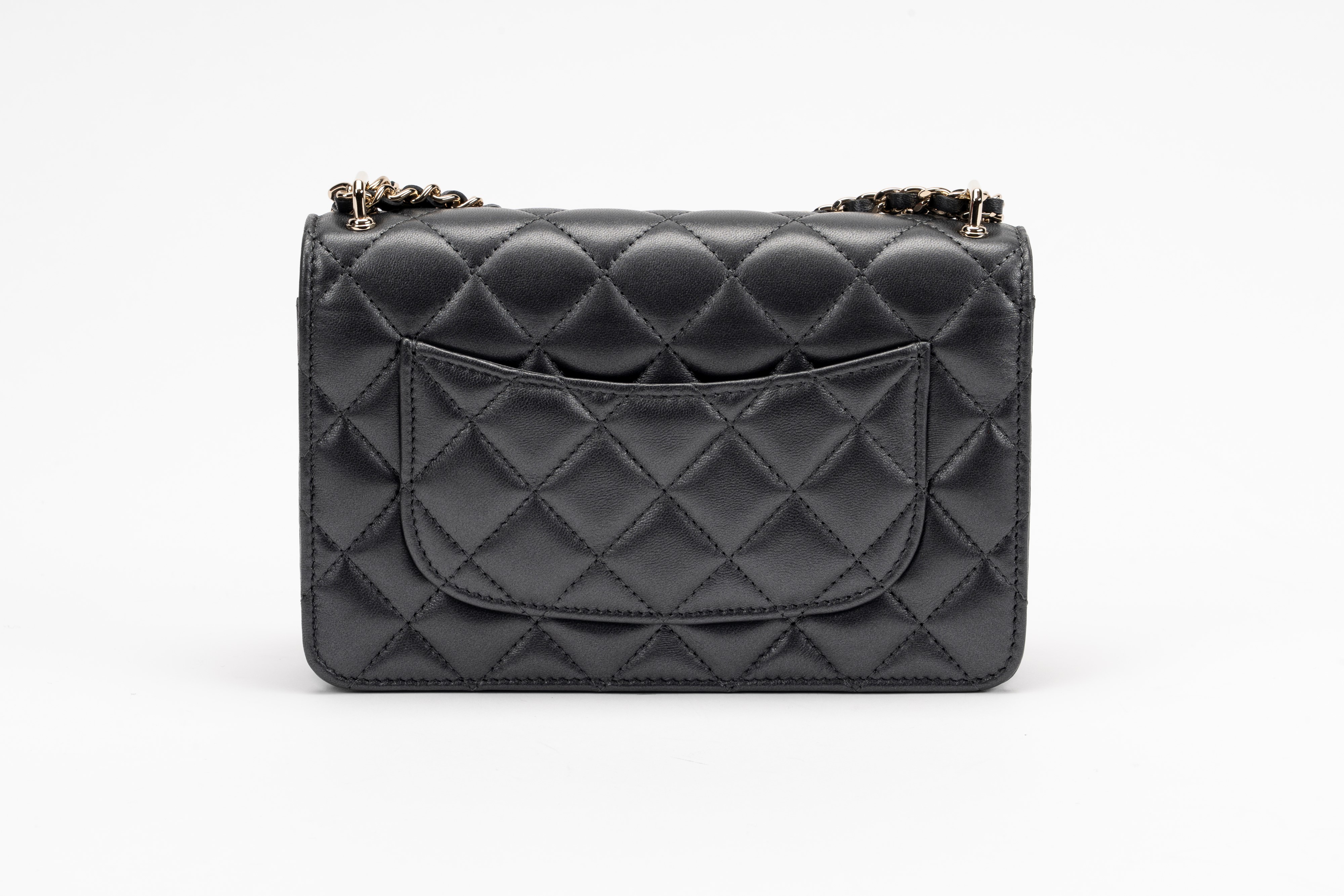 Chanel - Borsa Wallet on Chain, pelle matelassé nera metallizzata con tracolla in metallo dorato