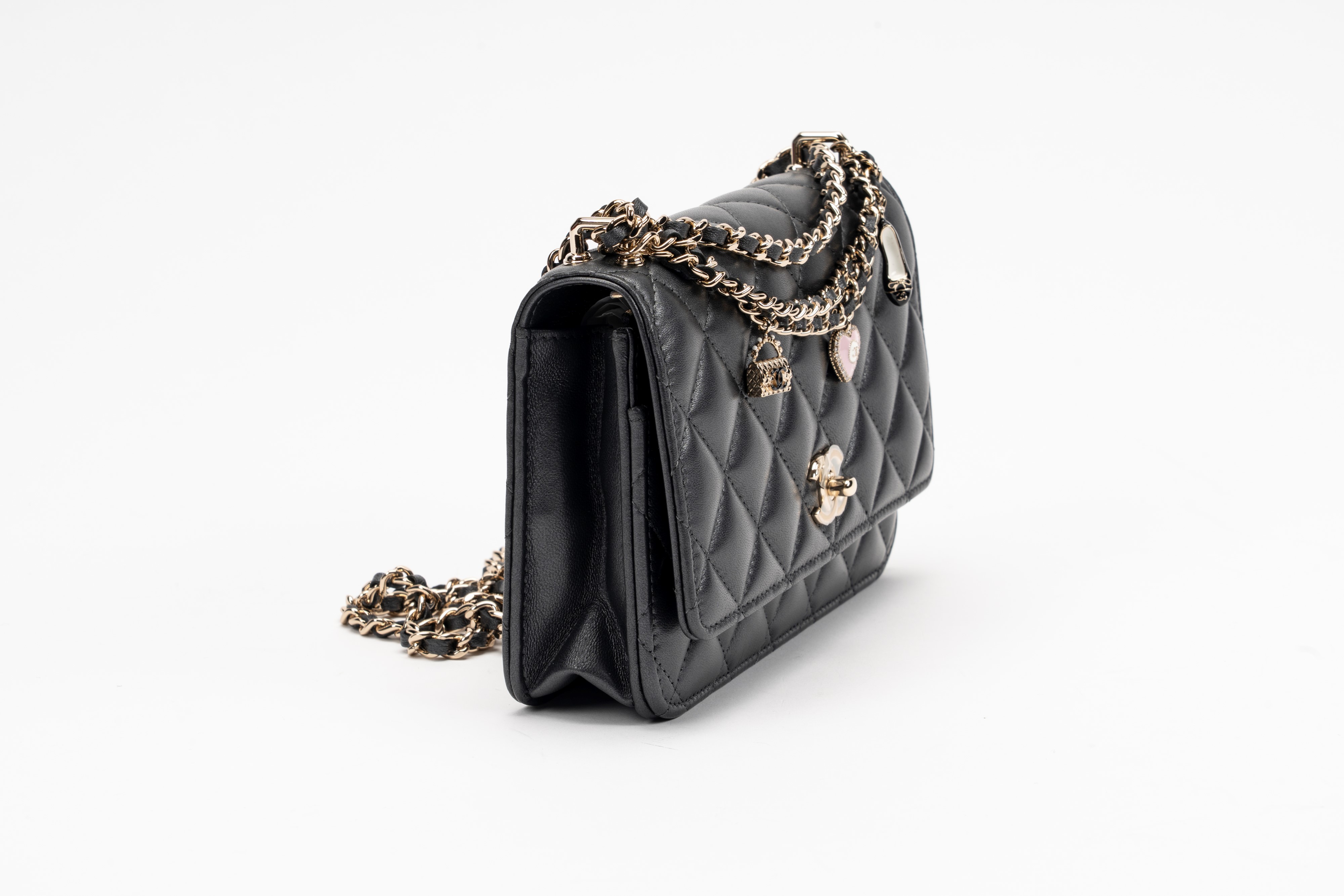 Chanel - Borsa Wallet on Chain, pelle matelassé nera metallizzata con tracolla in metallo dorato