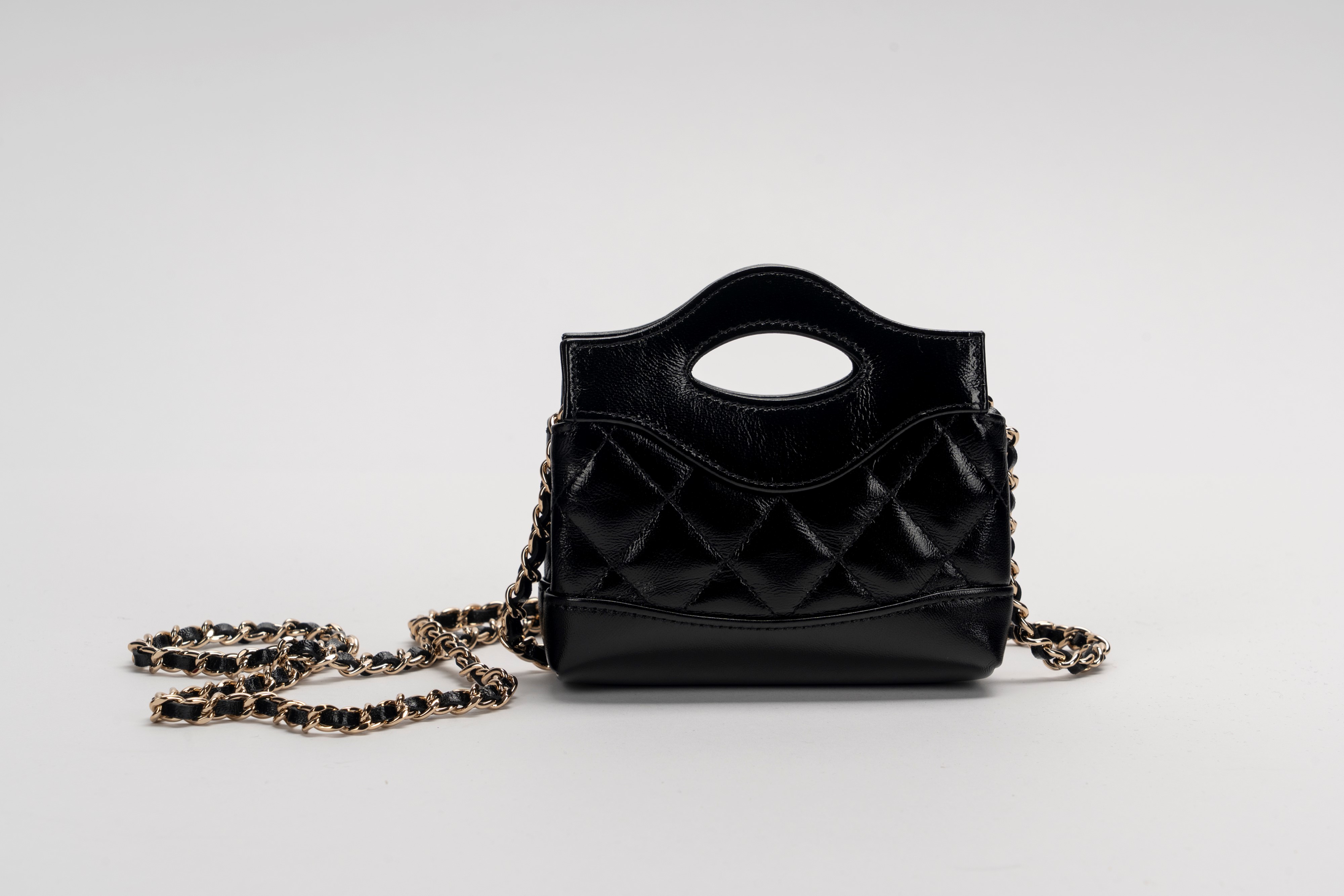 Chanel - Mini borsa in pelle matelassé nera con tracolla a catena