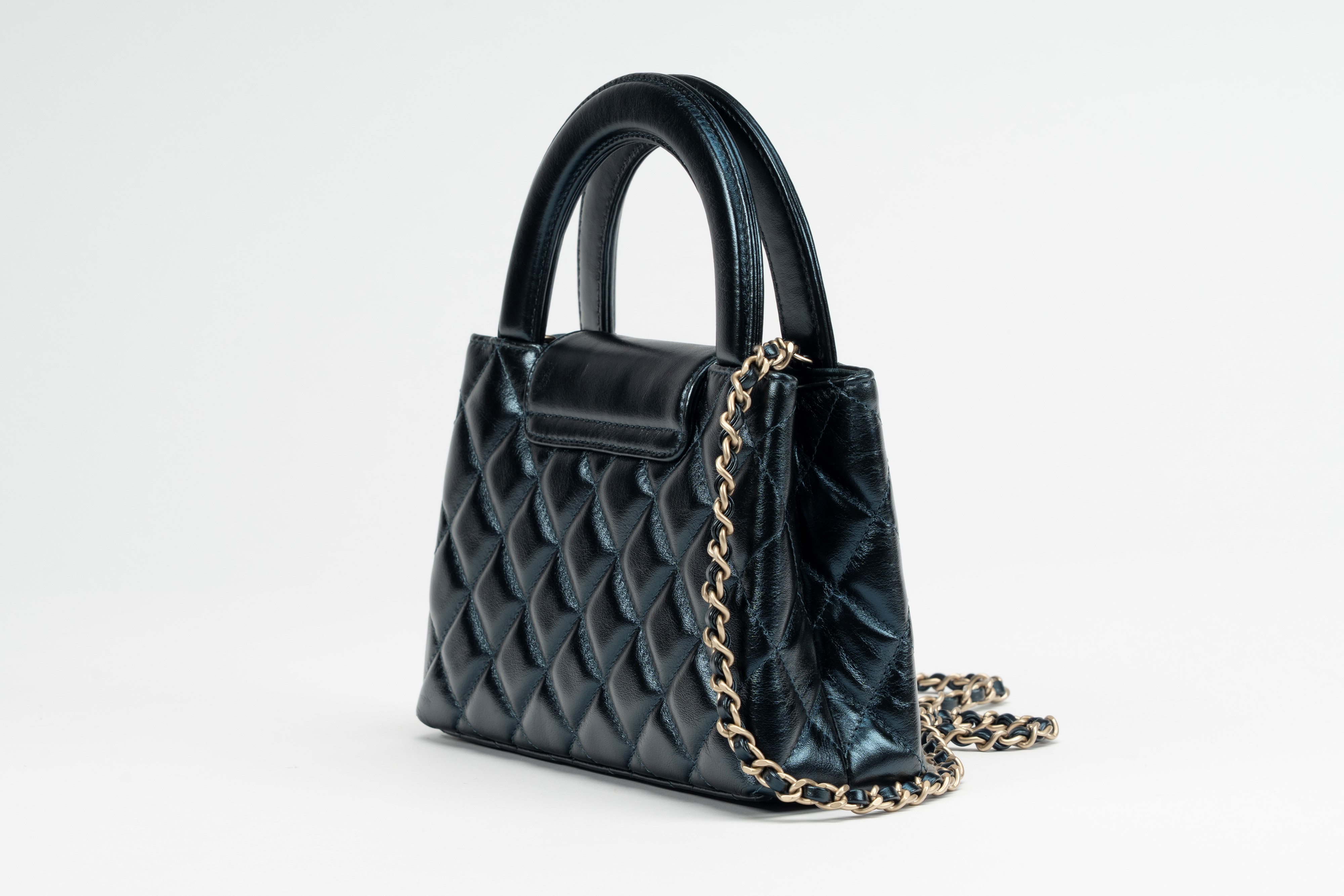 Chanel - Borsa shopping mini in pelle matelassé blu navy con tracolla a catena