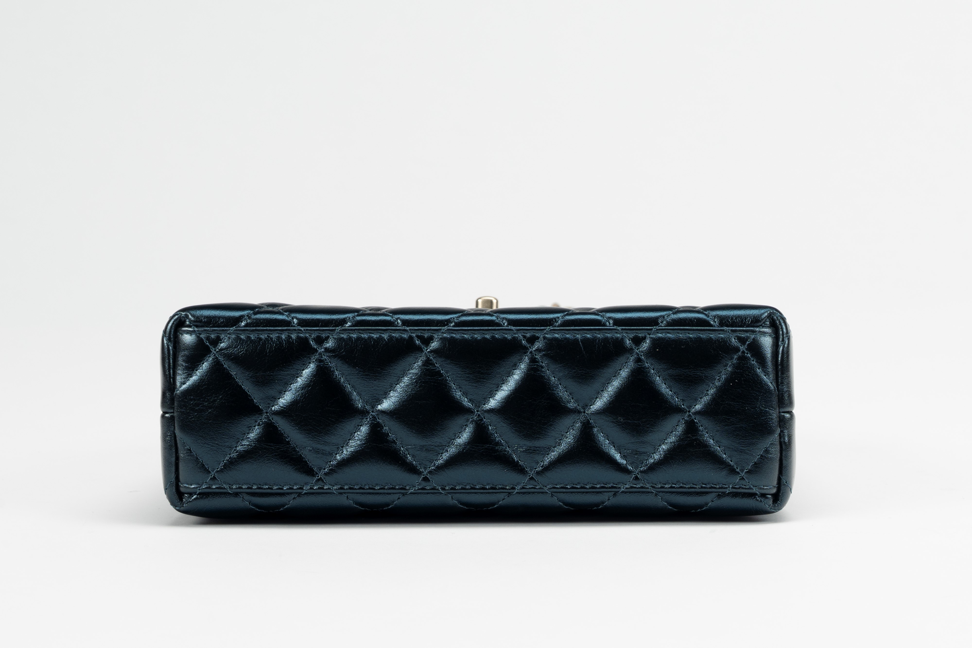 Chanel - Borsa shopping mini in pelle matelassé blu navy con tracolla a catena