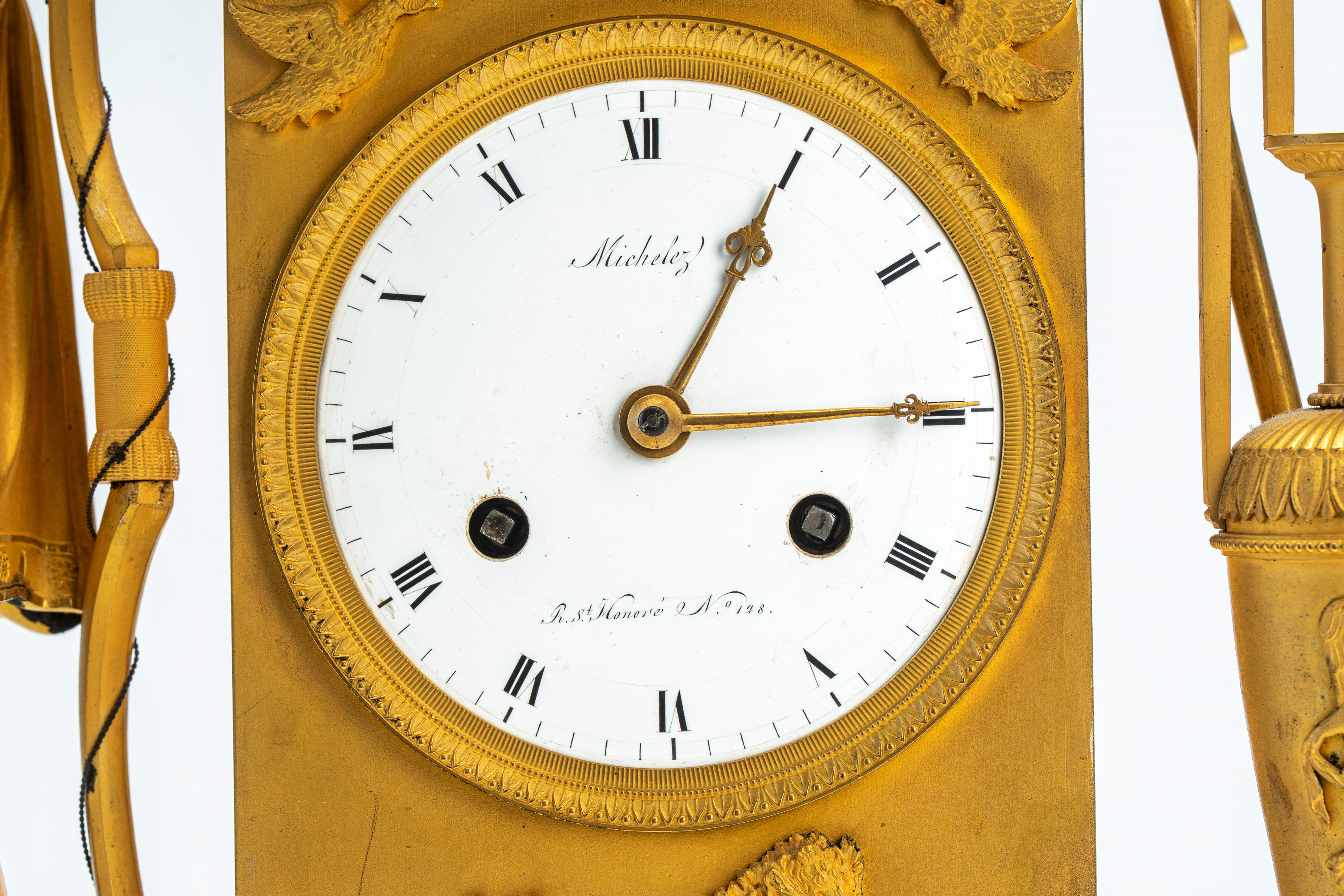 Pendola in bronzo dorato raffigurante Adone. Francia, inizi XIX secolo