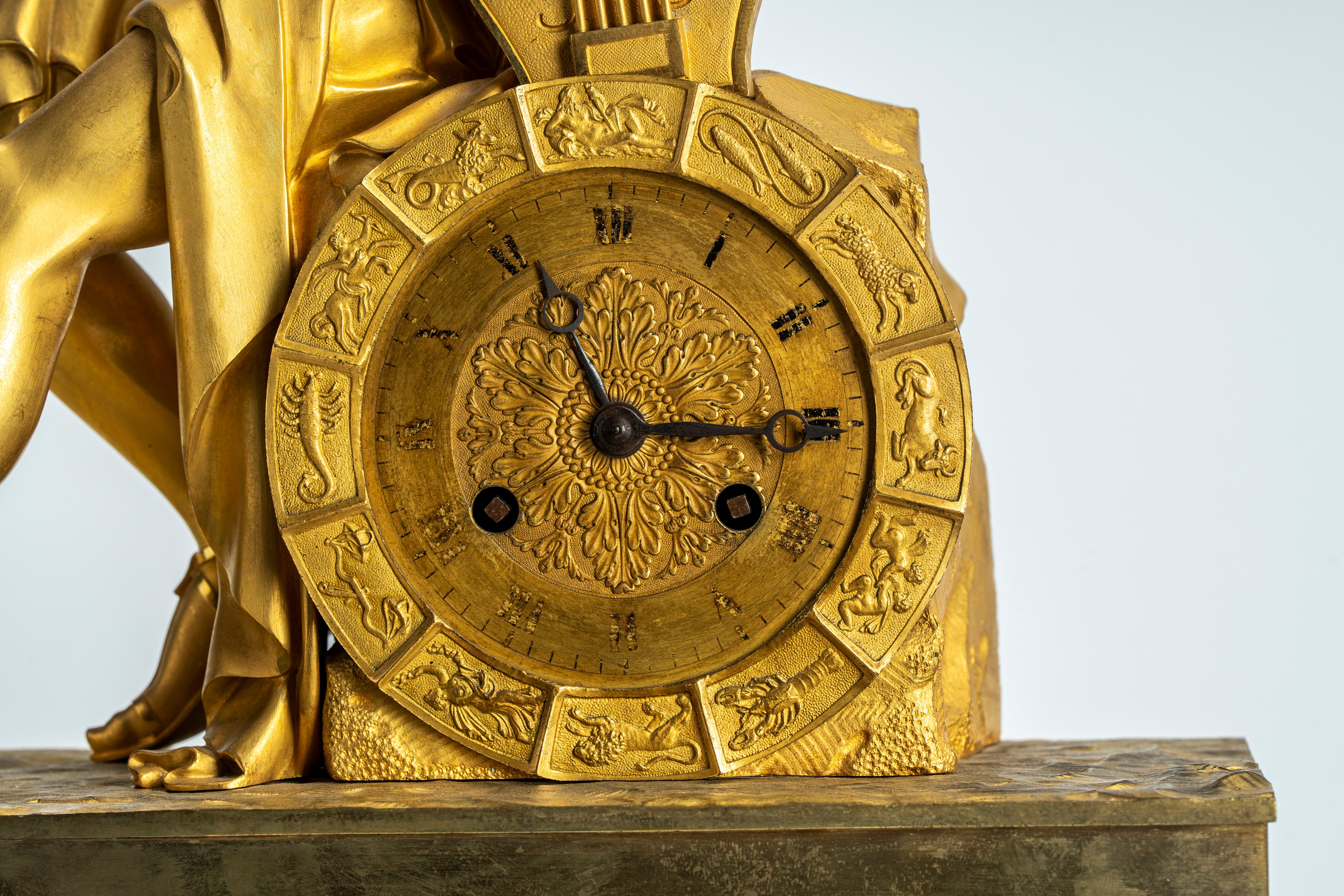 Pendola da Tavolo in Bronzo Dorato Raffigurante Apollo. Francia, Circa 1830