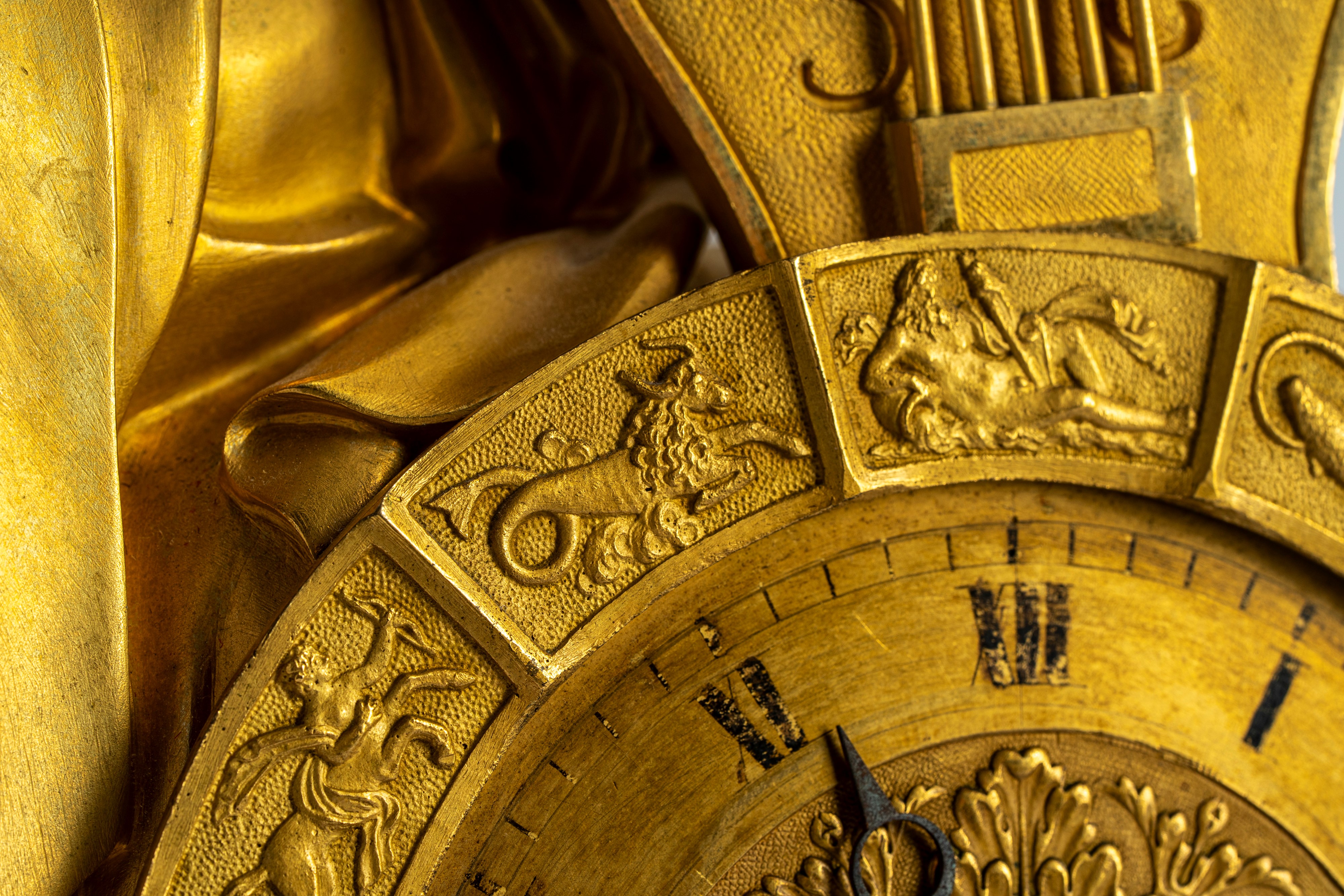 Pendola da Tavolo in Bronzo Dorato Raffigurante Apollo. Francia, Circa 1830