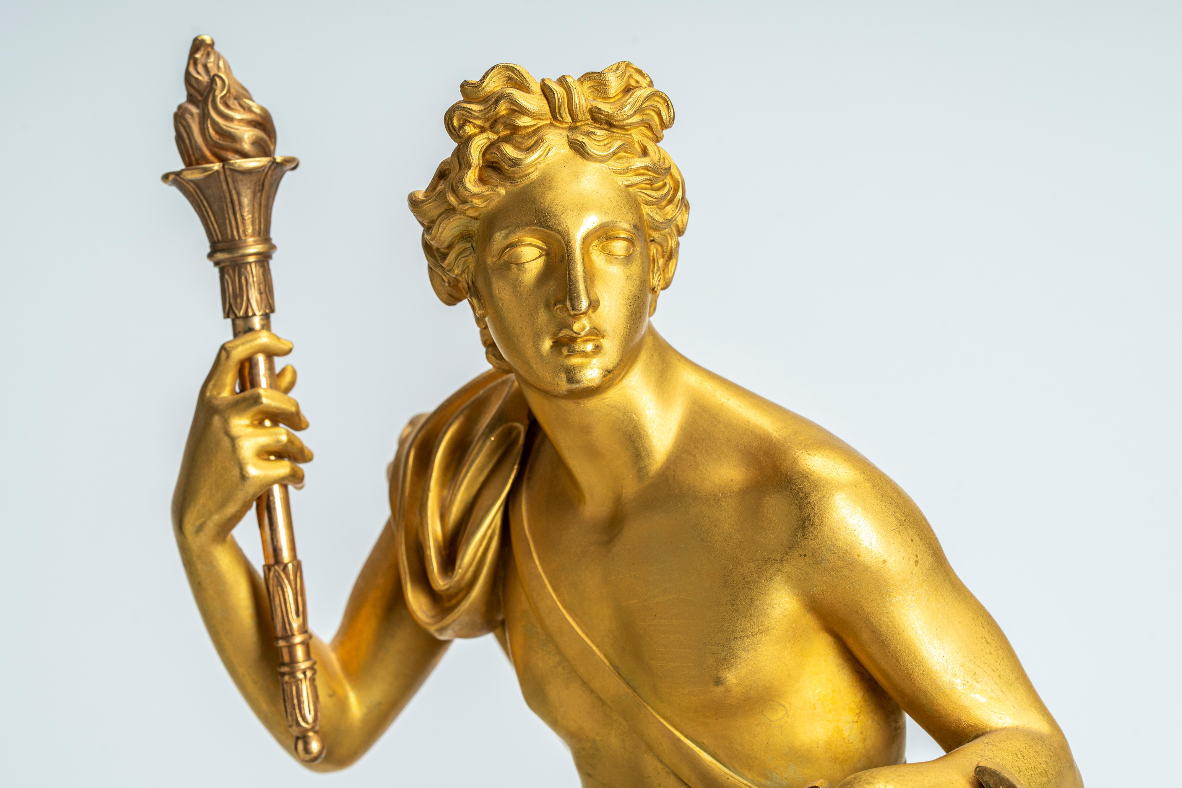 Pendola da Tavolo in Bronzo Dorato Raffigurante Apollo. Francia, Circa 1830