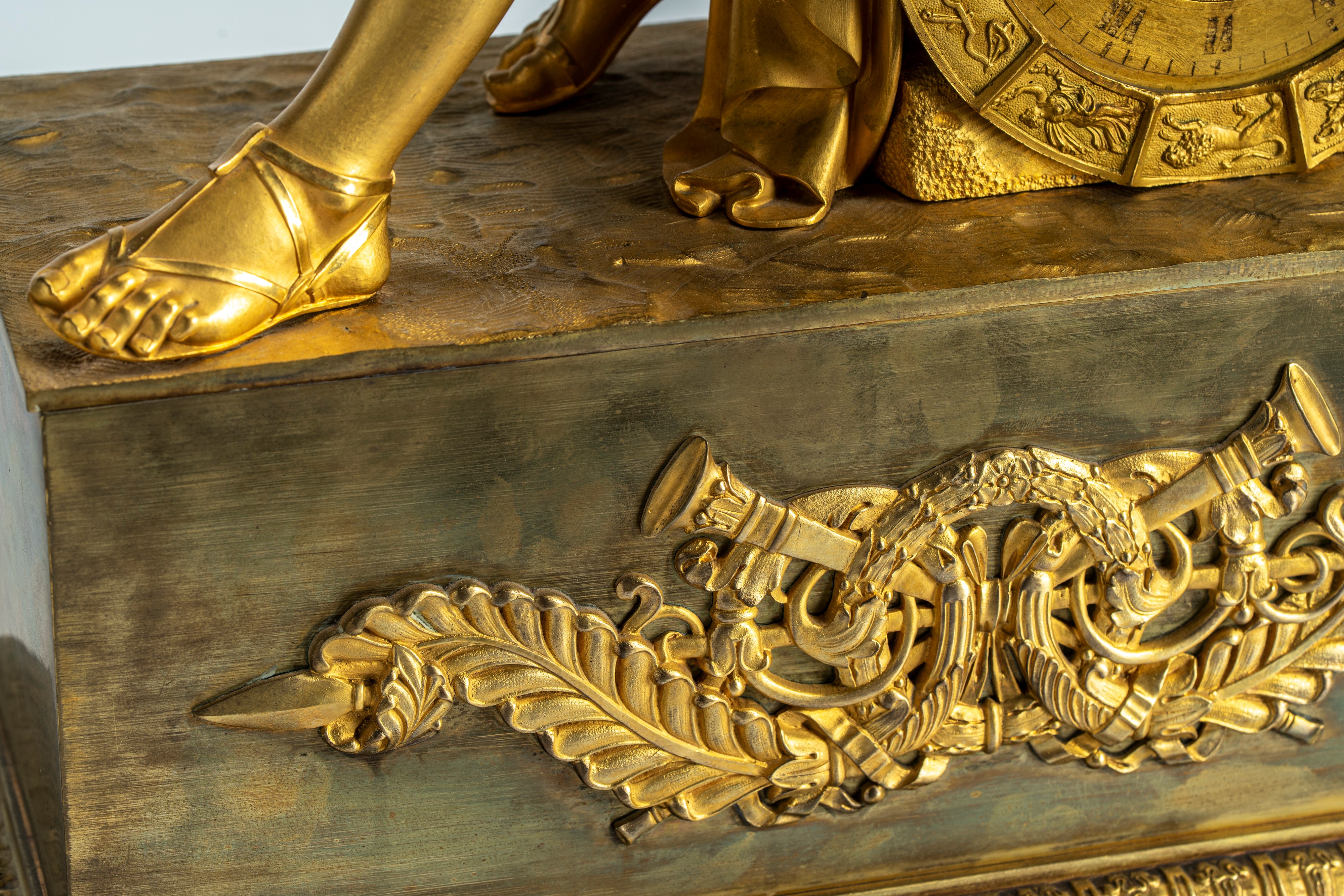 Pendola da Tavolo in Bronzo Dorato Raffigurante Apollo. Francia, Circa 1830