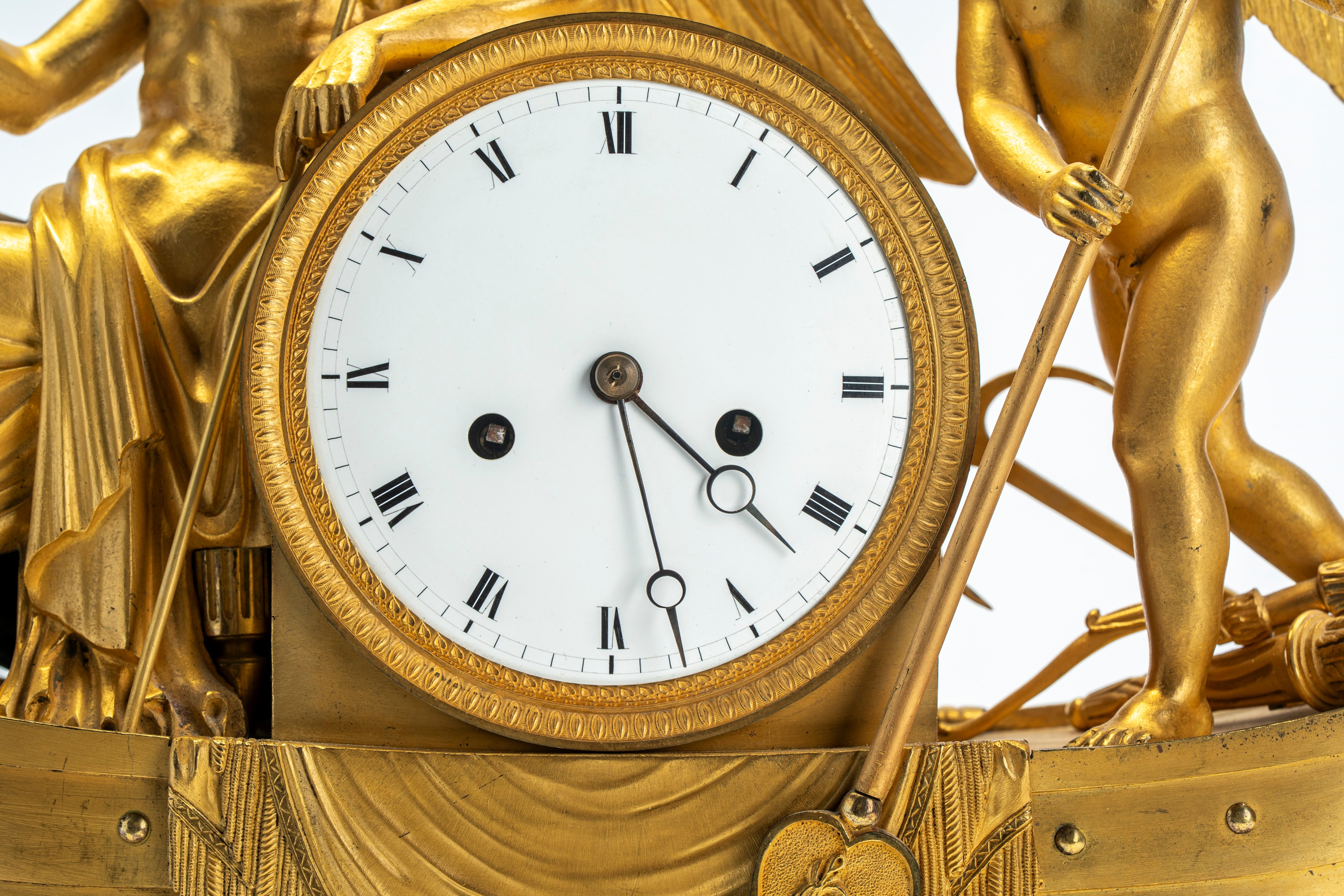 Pendola “L’Amour faisant passer le Temps” in bronzo dorato, da un modello di Louis-Simon Boizot (...