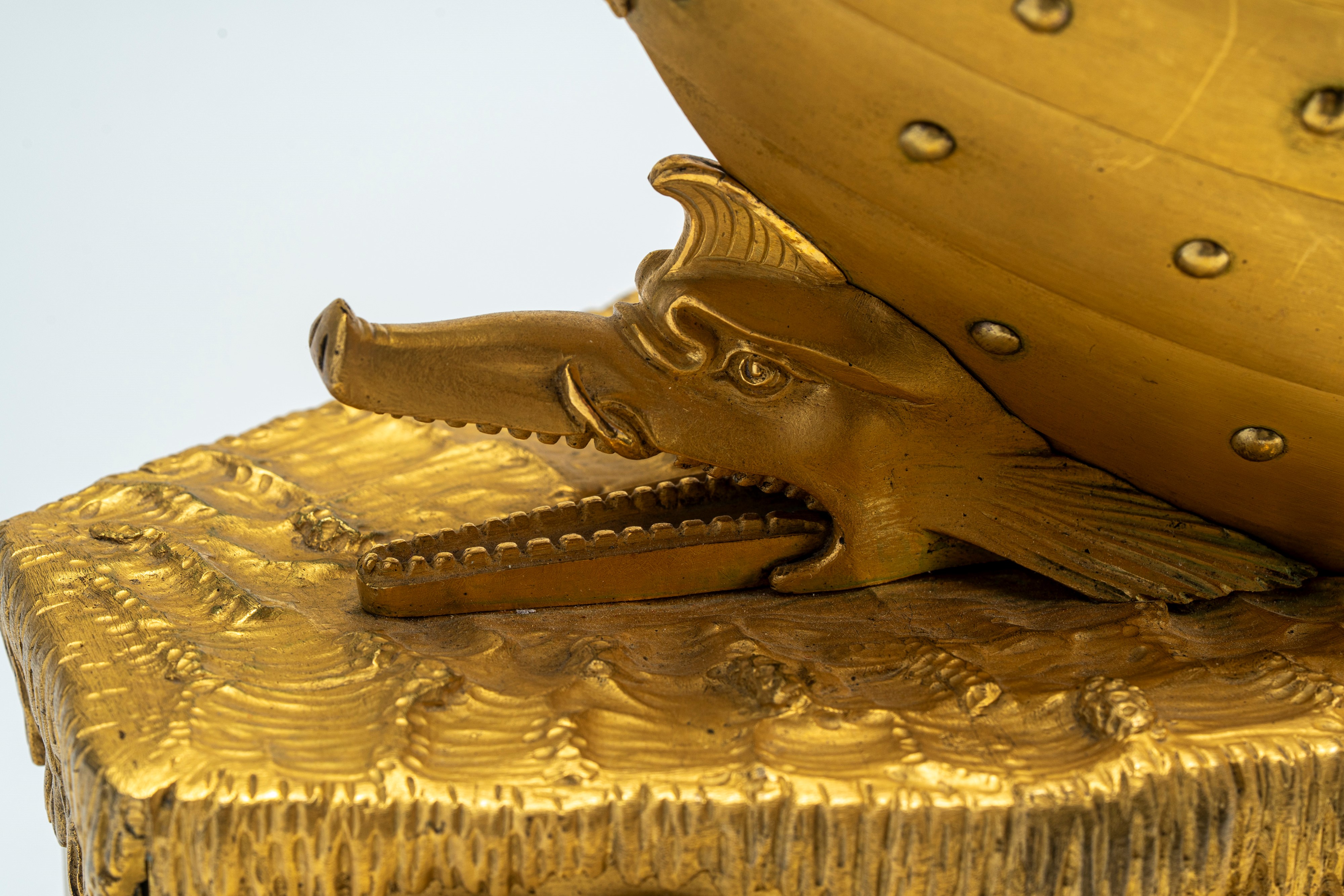 Pendola “L’Amour faisant passer le Temps” in bronzo dorato, da un modello di Louis-Simon Boizot (...