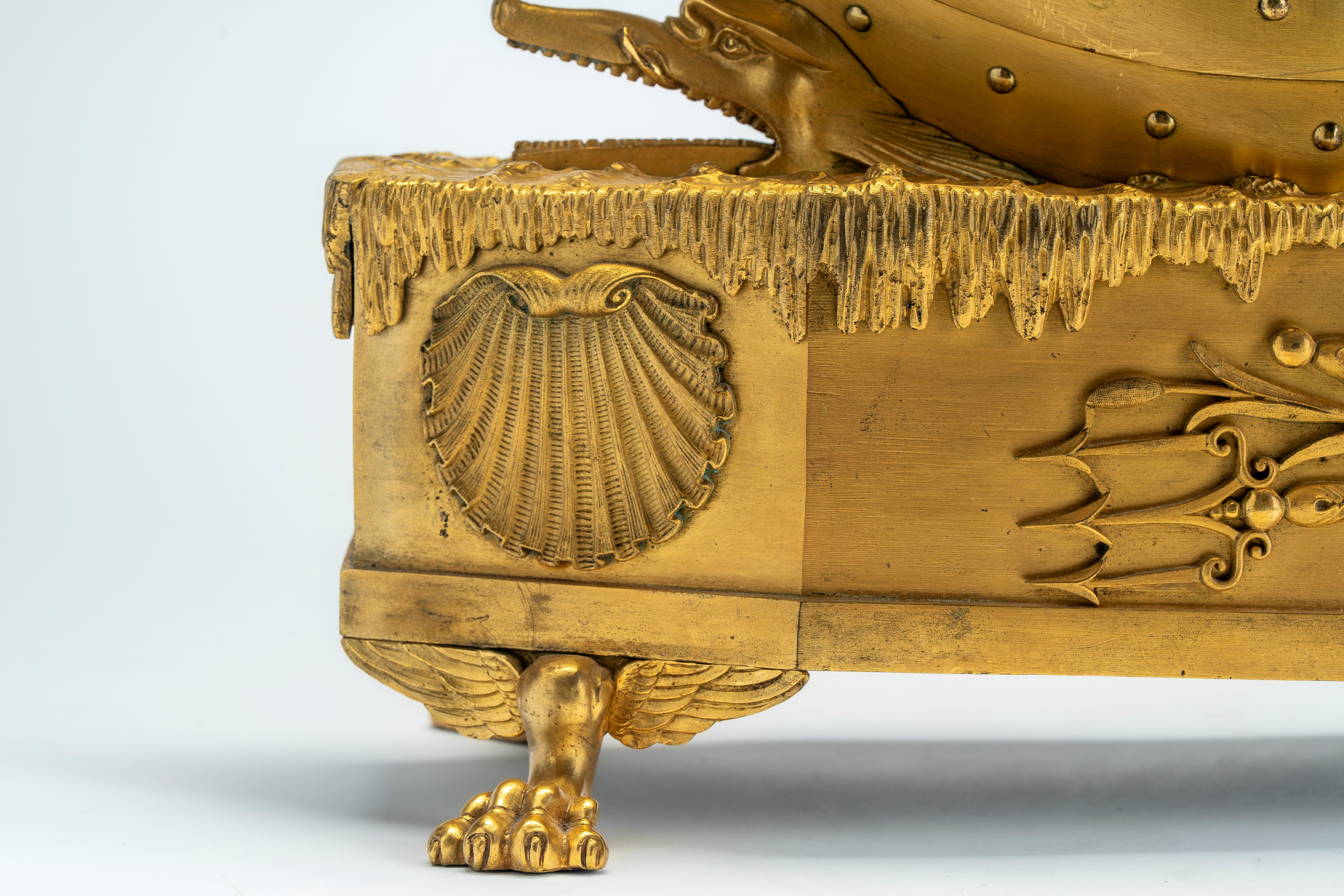 Pendola “L’Amour faisant passer le Temps” in bronzo dorato, da un modello di Louis-Simon Boizot (...