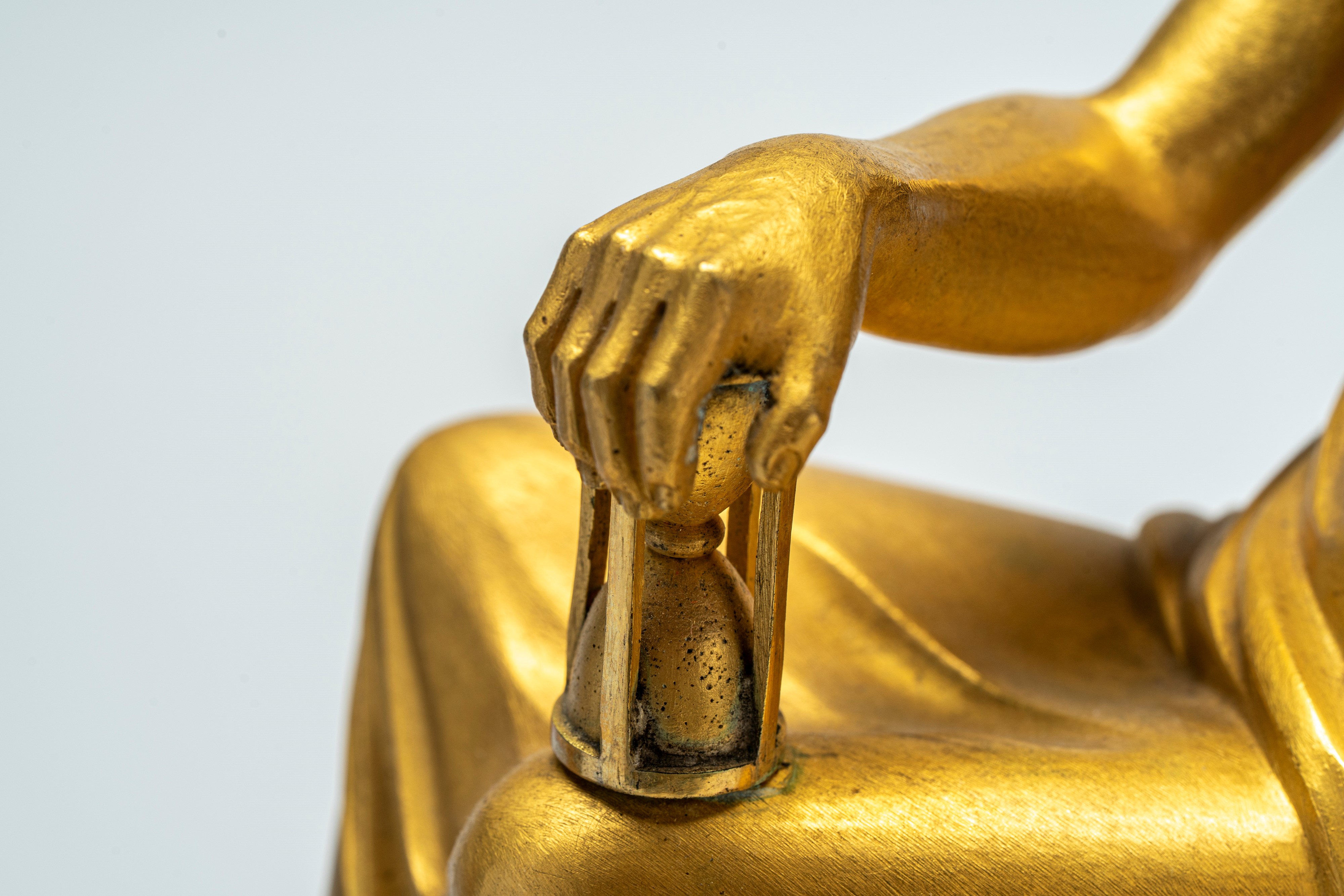 Pendola “L’Amour faisant passer le Temps” in bronzo dorato, da un modello di Louis-Simon Boizot (...