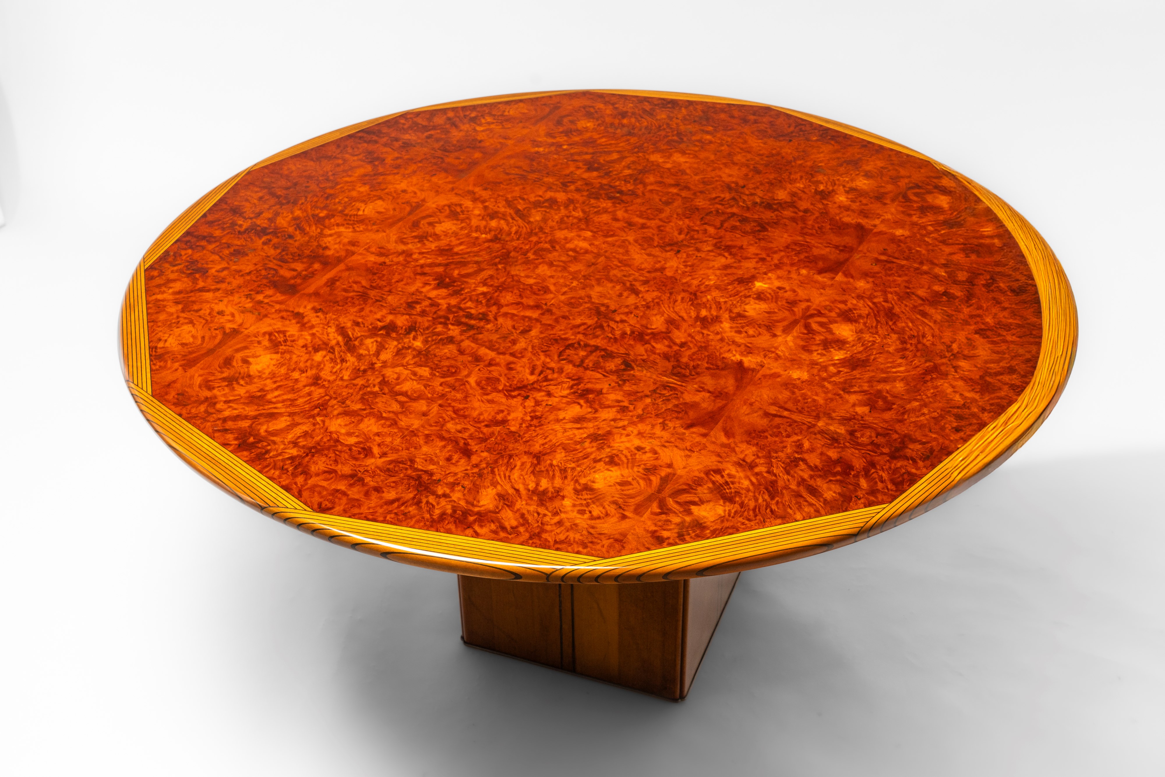 Tavolo modello 'Africa' della serie 'Artona'