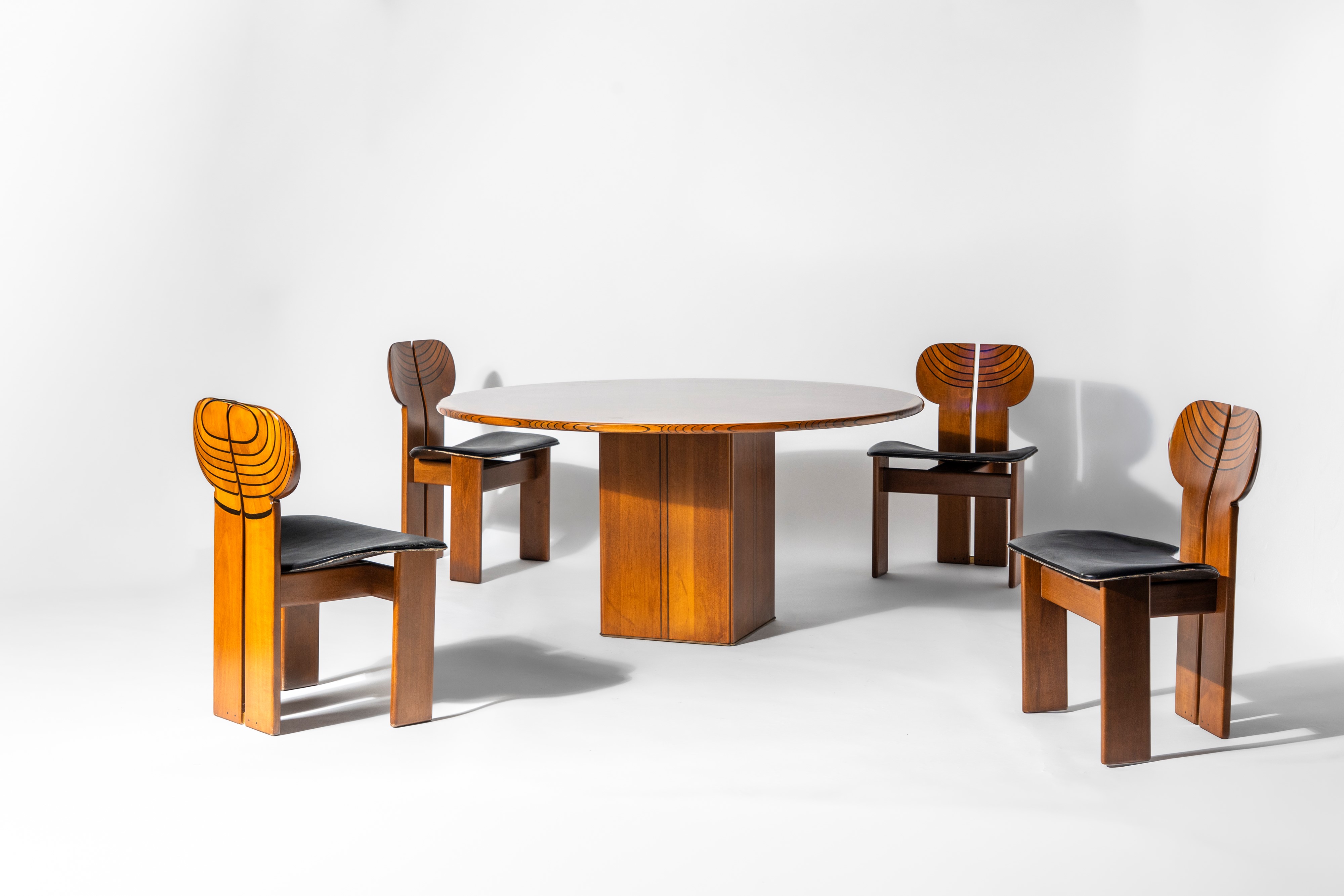 Tavolo modello 'Africa' della serie 'Artona'