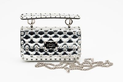 Borsa Rockstud in vernice color argento