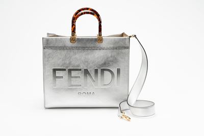 Borsa Sunshine Shopper, pelle argento con dettagli in metallo dorato
