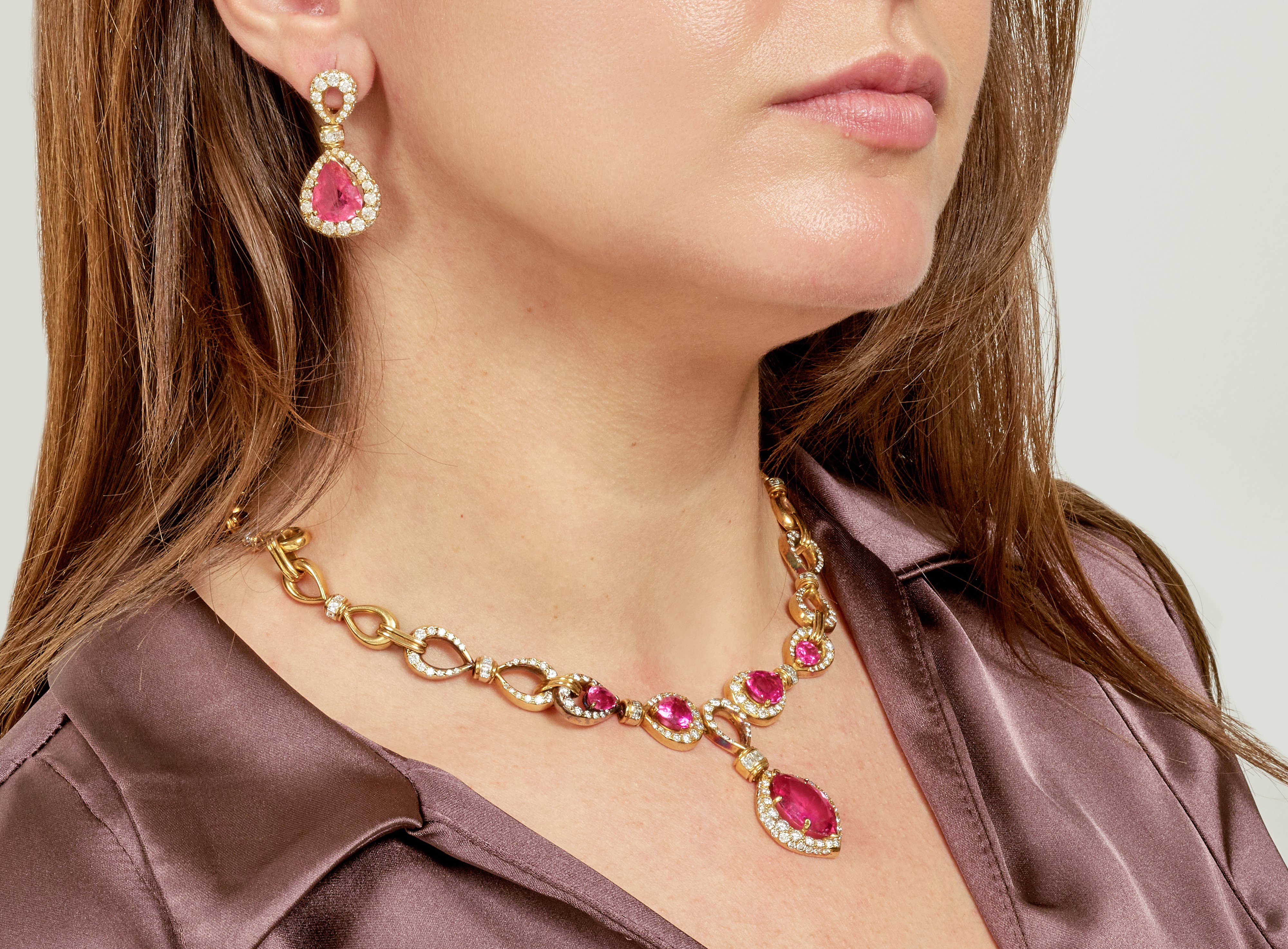 Demi-parure in oro giallo 18k con tormaline rosa e diamanti