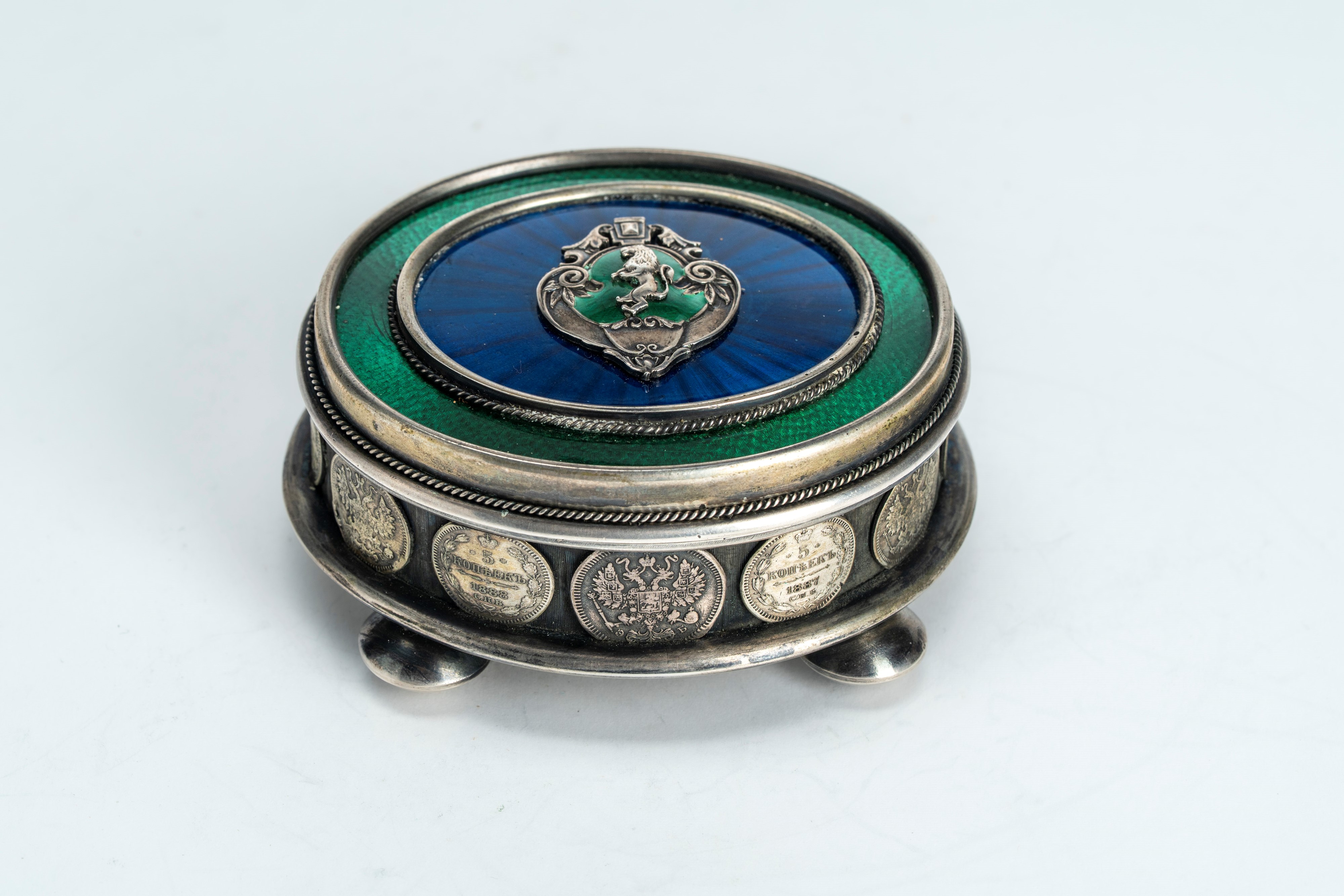 Scatola con coperchio in argento e smalti guilloché, San Pietroburgo, circa 1873–1898