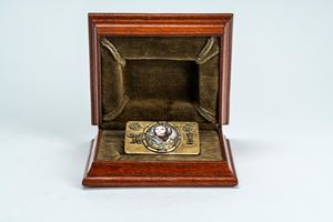 Scatola in argento dorato con cabochons. San Pietroburgo, fine XIX secolo