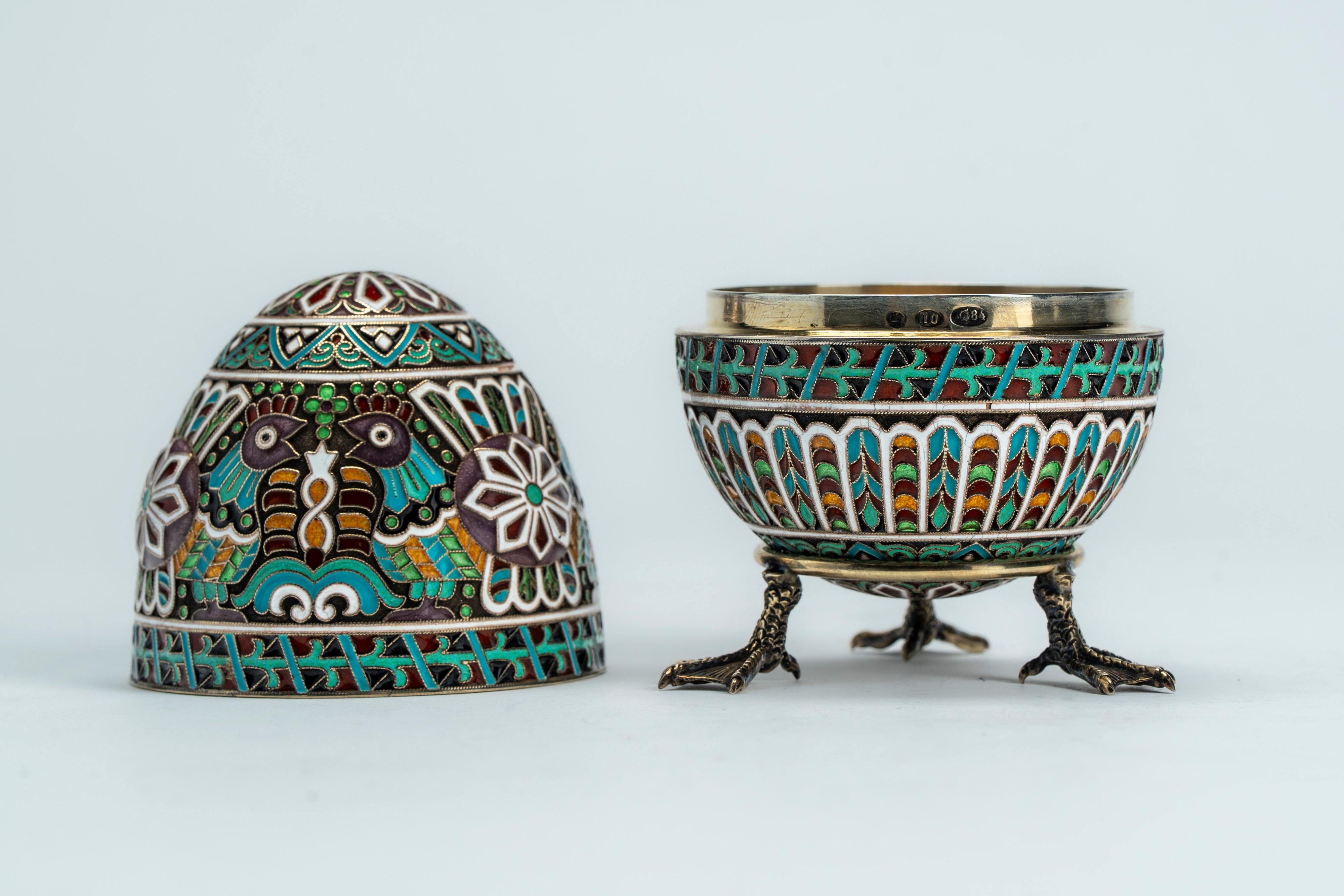 Pavel Ovčinnikov, Uovo con coperchio apribile in argento dorato e smalti policromi cloisonné, Mos...
