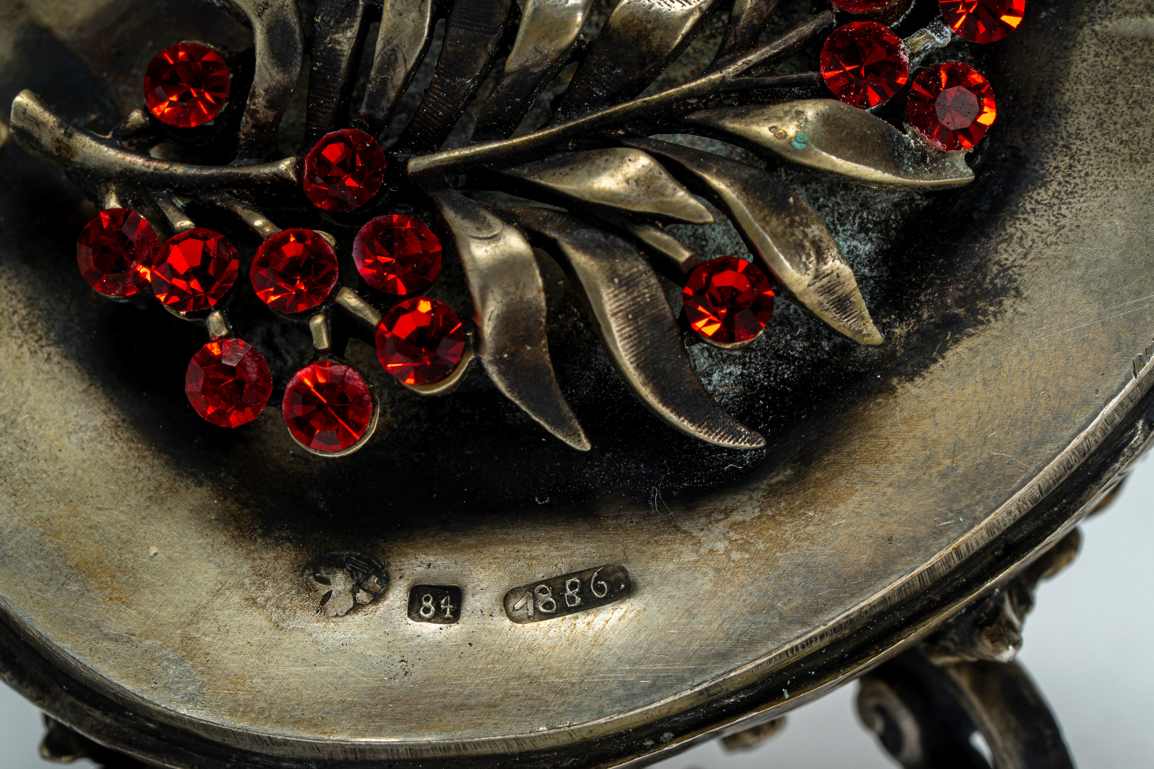 Oggetti decorativi, Due uova in argento con coperchio, Russia, fine XIX secolo