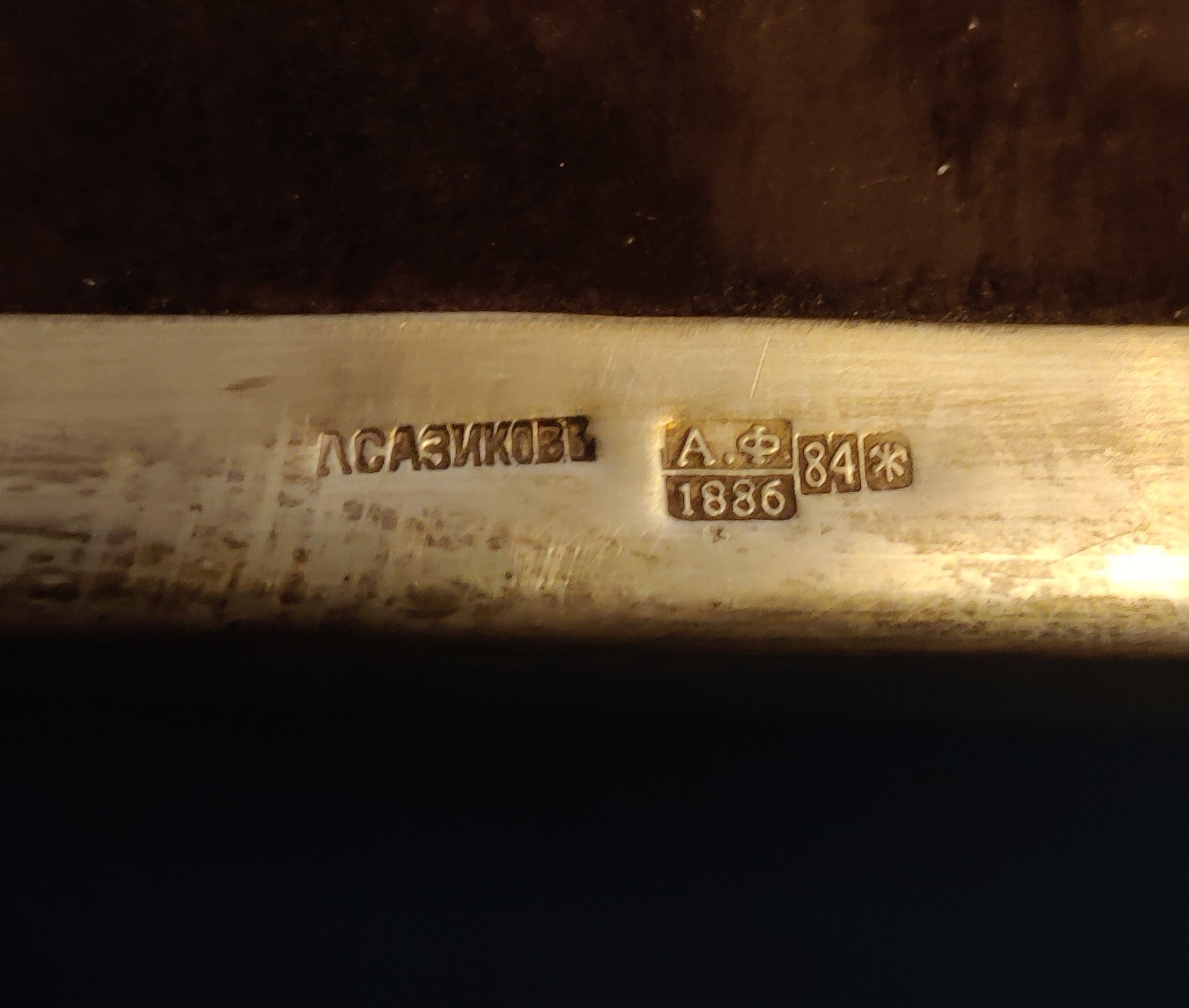 Coperta doppia di Evangeliario in argento cesellato e smalti policromi cloisonné, decorata con mi...