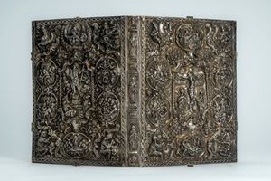 Coperta doppia di Evangeliario in argento riccamente cesellato e sbalzato. Russia, XIX secolo