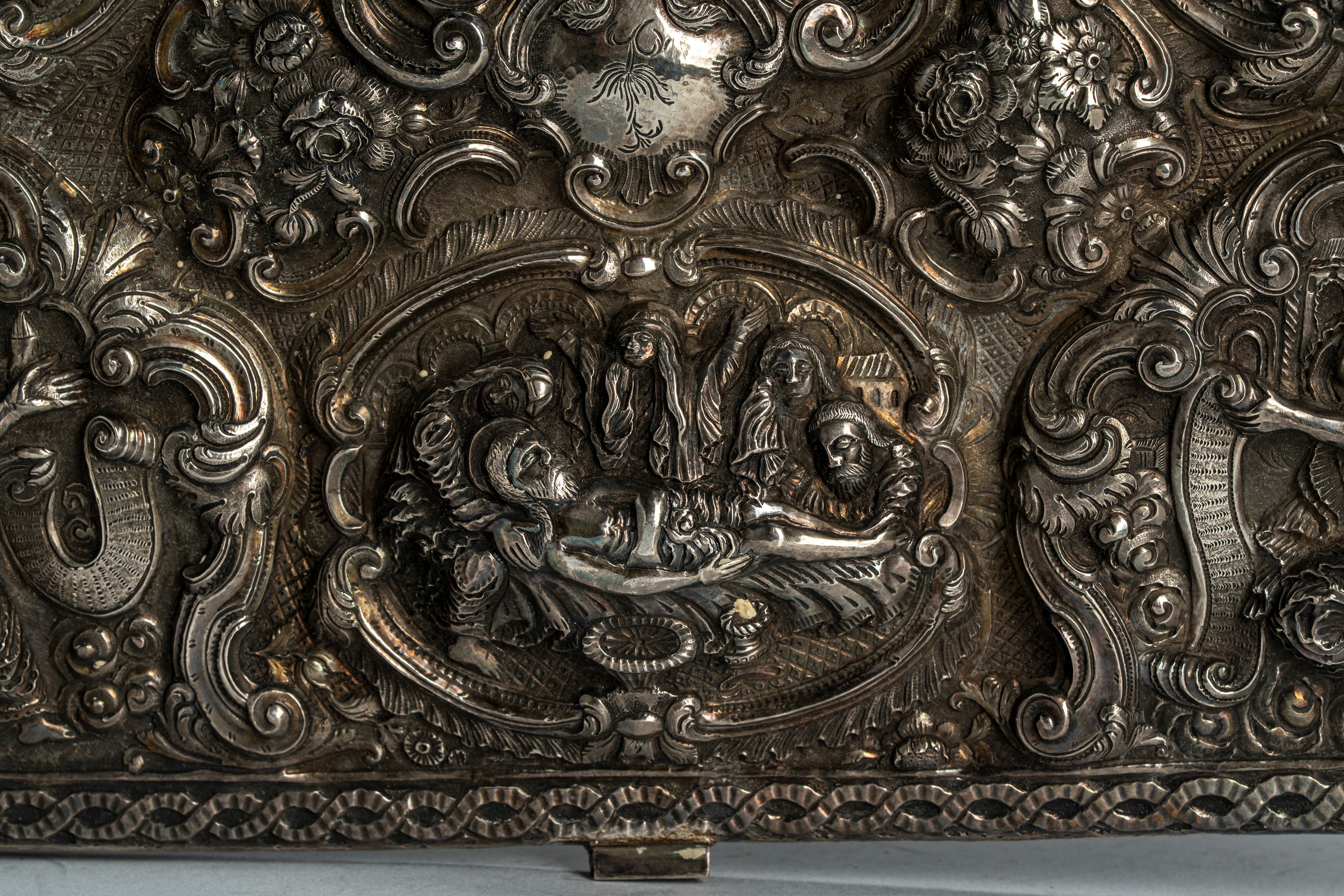 Coperta doppia di Evangeliario in argento riccamente cesellato e sbalzato. Russia, XIX secolo