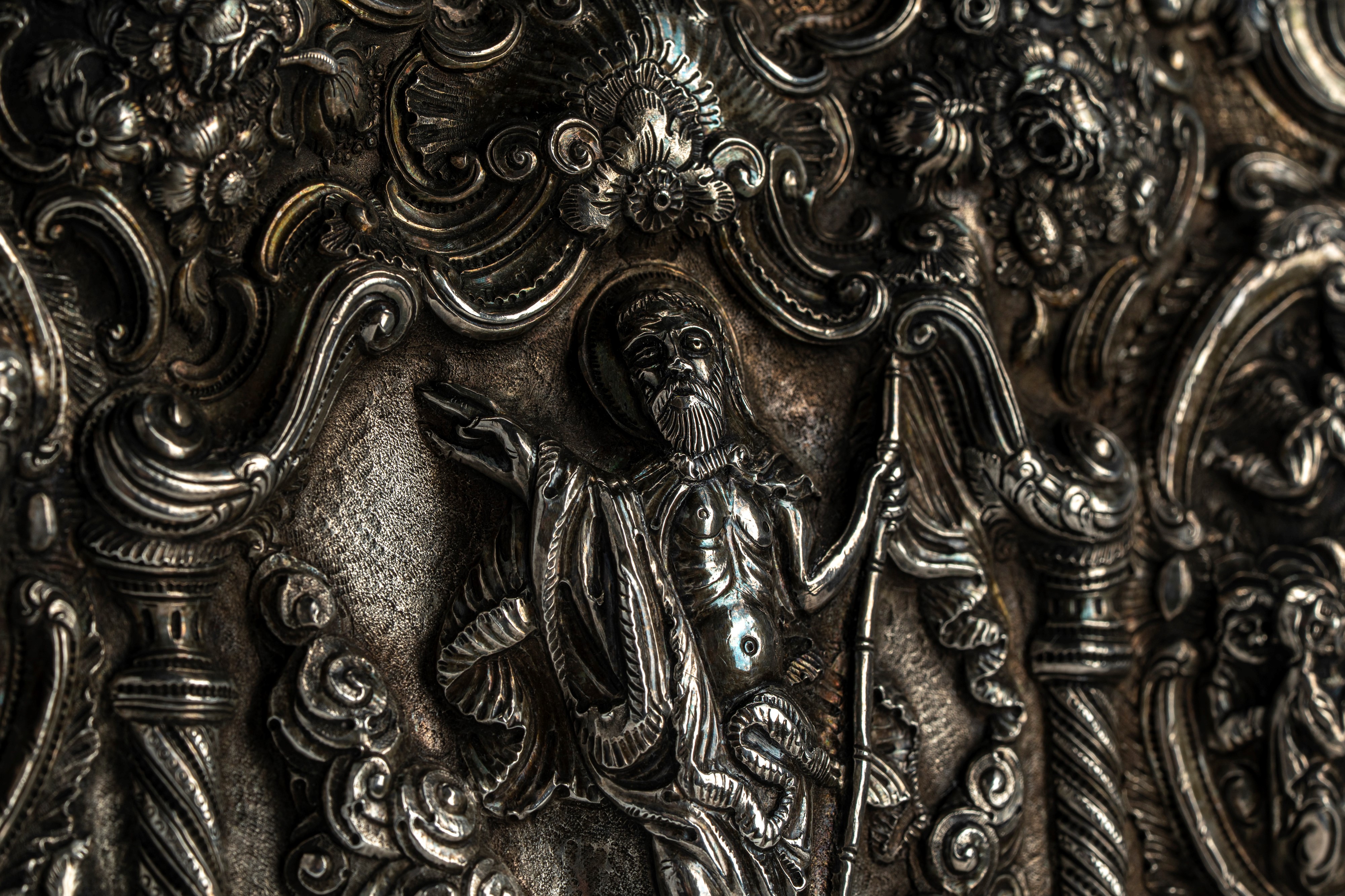 Coperta doppia di Evangeliario in argento riccamente cesellato e sbalzato. Russia, XIX secolo