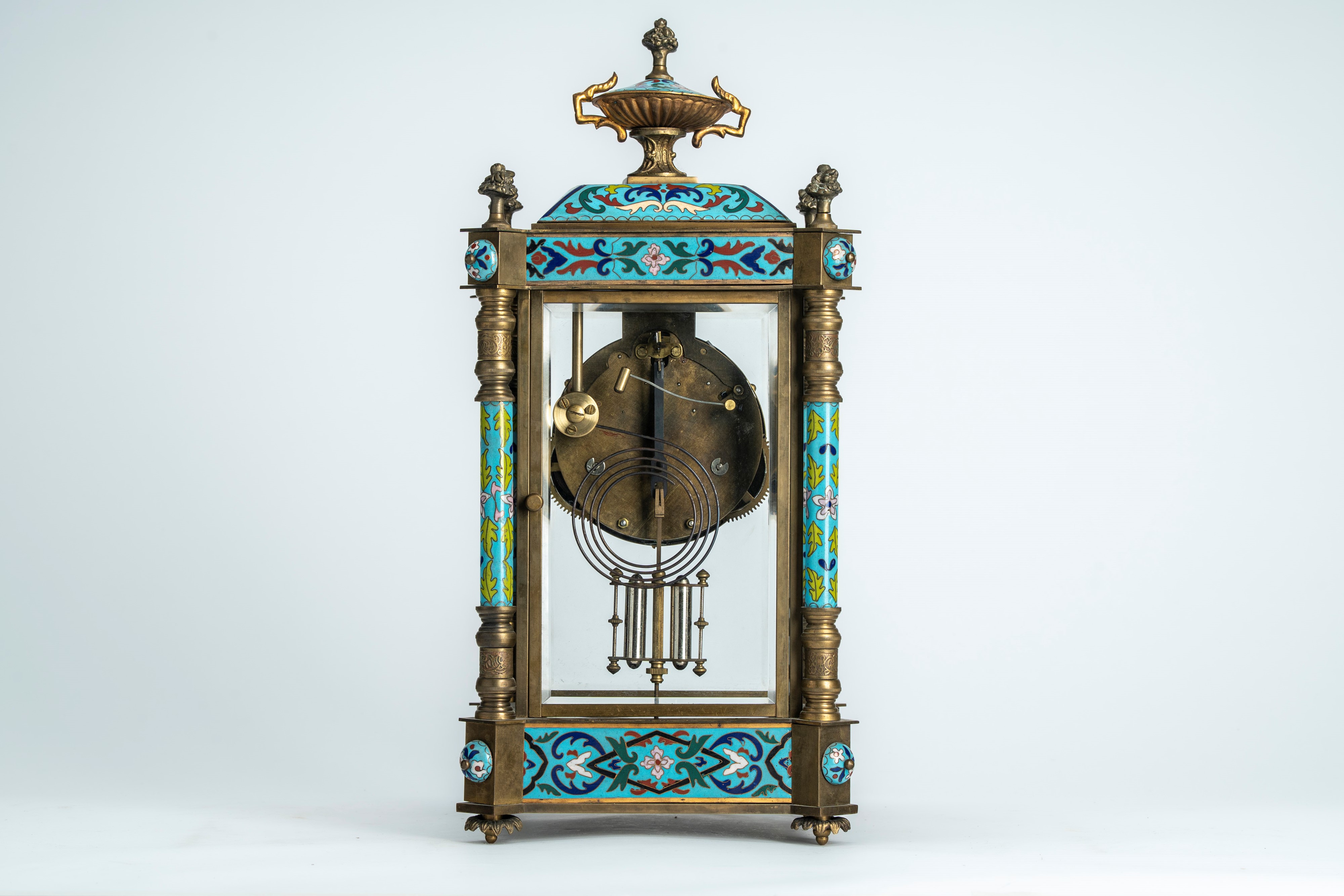 Pendola con cassa in vetro montata in bronzo decorato a smalti policromi. Francia o Austria, fine...