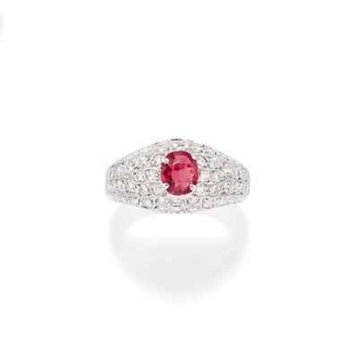 Anello con Rubino