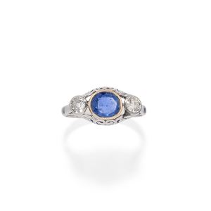 Anello con zaffiro e diamanti