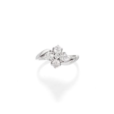 Anello, in oro bianco 18k con diamanti taglio vecchio