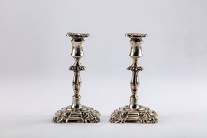 Coppia di candelieri a una fiamma