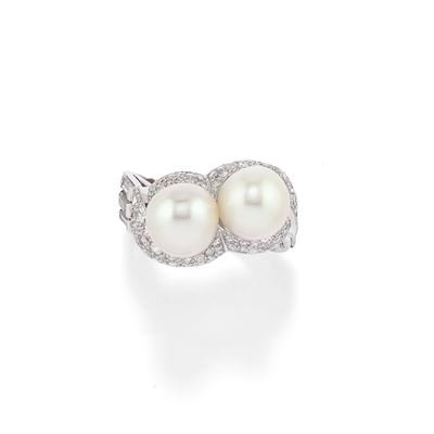 Anello con perle coltivate e diamanti, oro bianco 18k