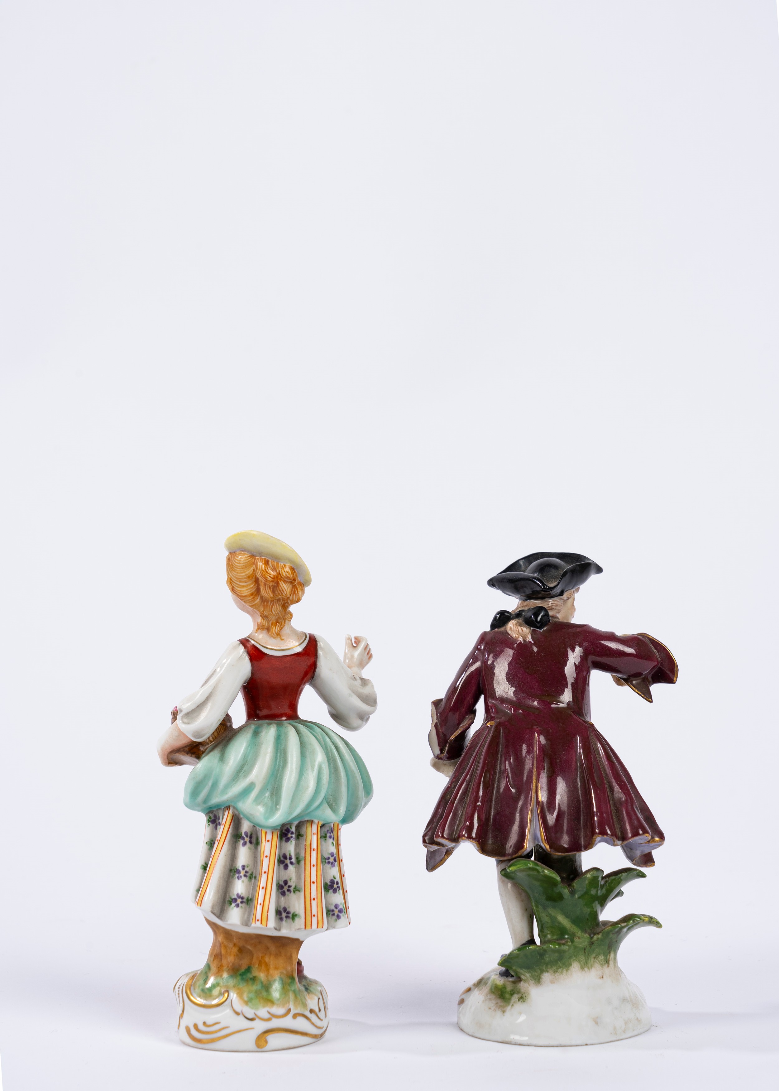 Statuine in porcellana Capodimonte Ginori, Gentiluomo e Damina, fine XIX - inizio XX secolo