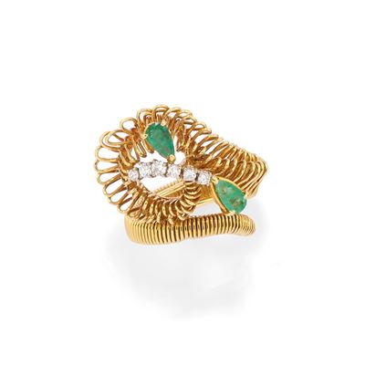 Anello in oro giallo 18k con smeraldi e diamanti
