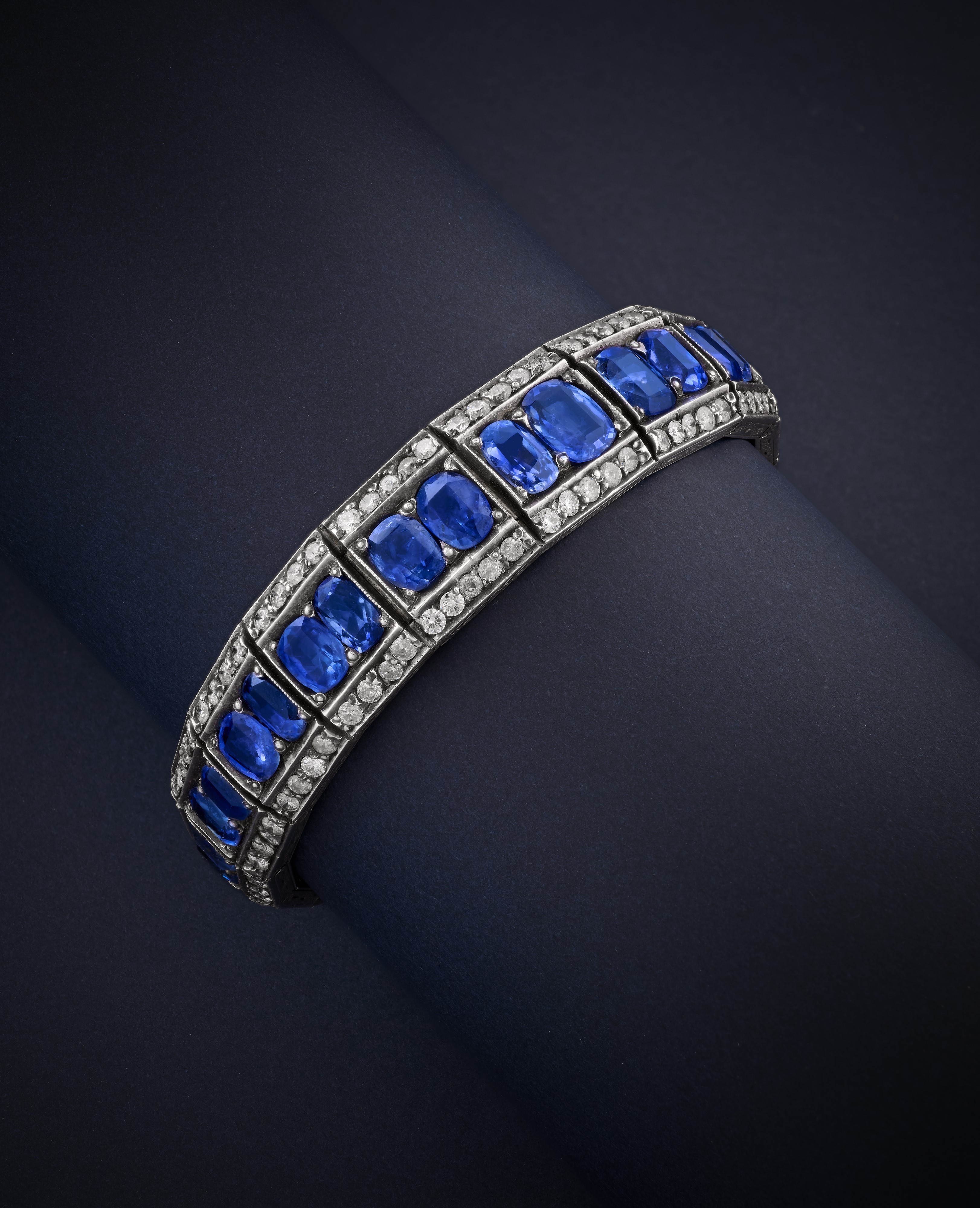 Bracciale con zaffiri Ceylon, oro bianco 18K