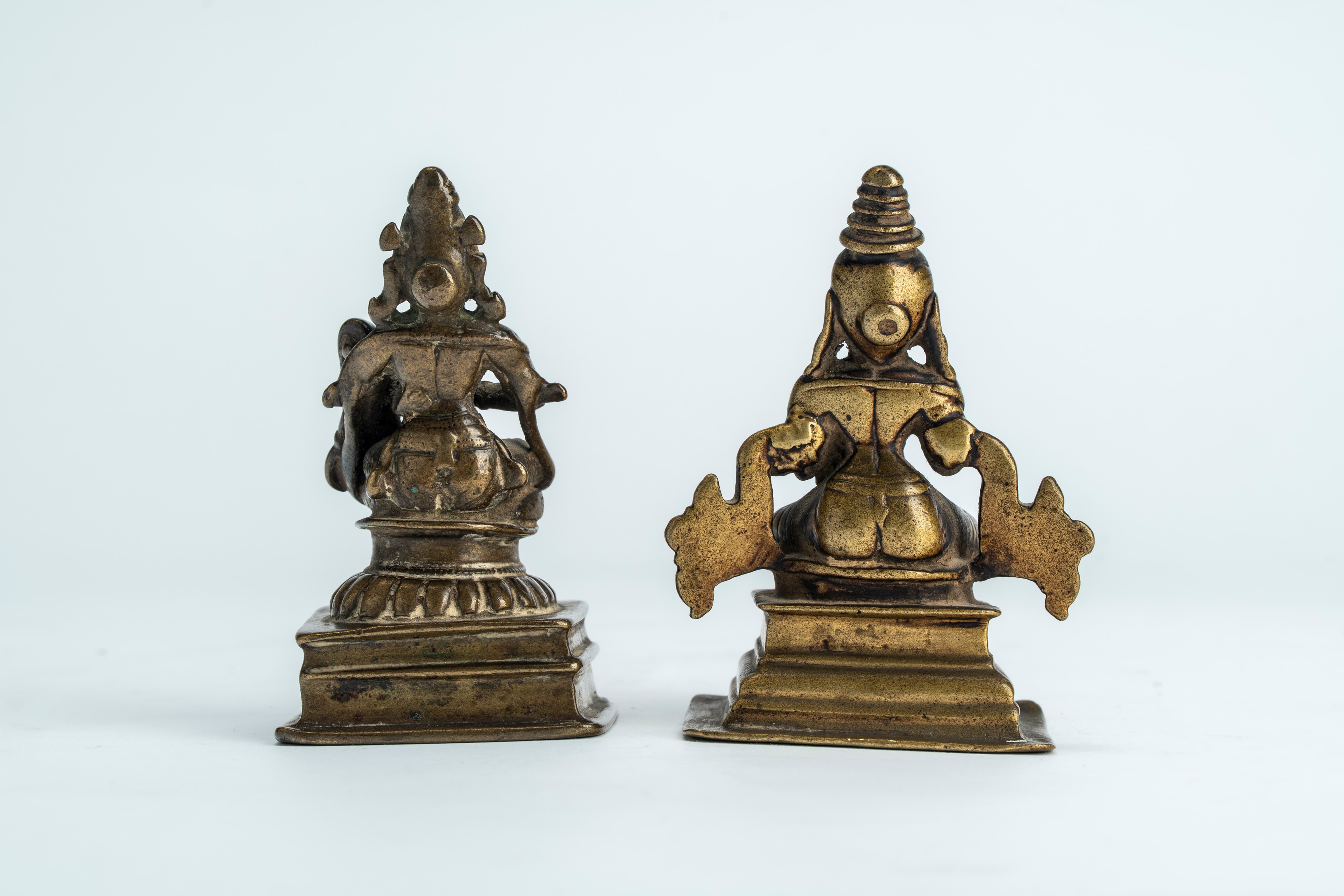 Scultura in ottone/bronzo, Parvati con il giovane Ganesha e Dea Shaktica (probabilmente Devi), In...