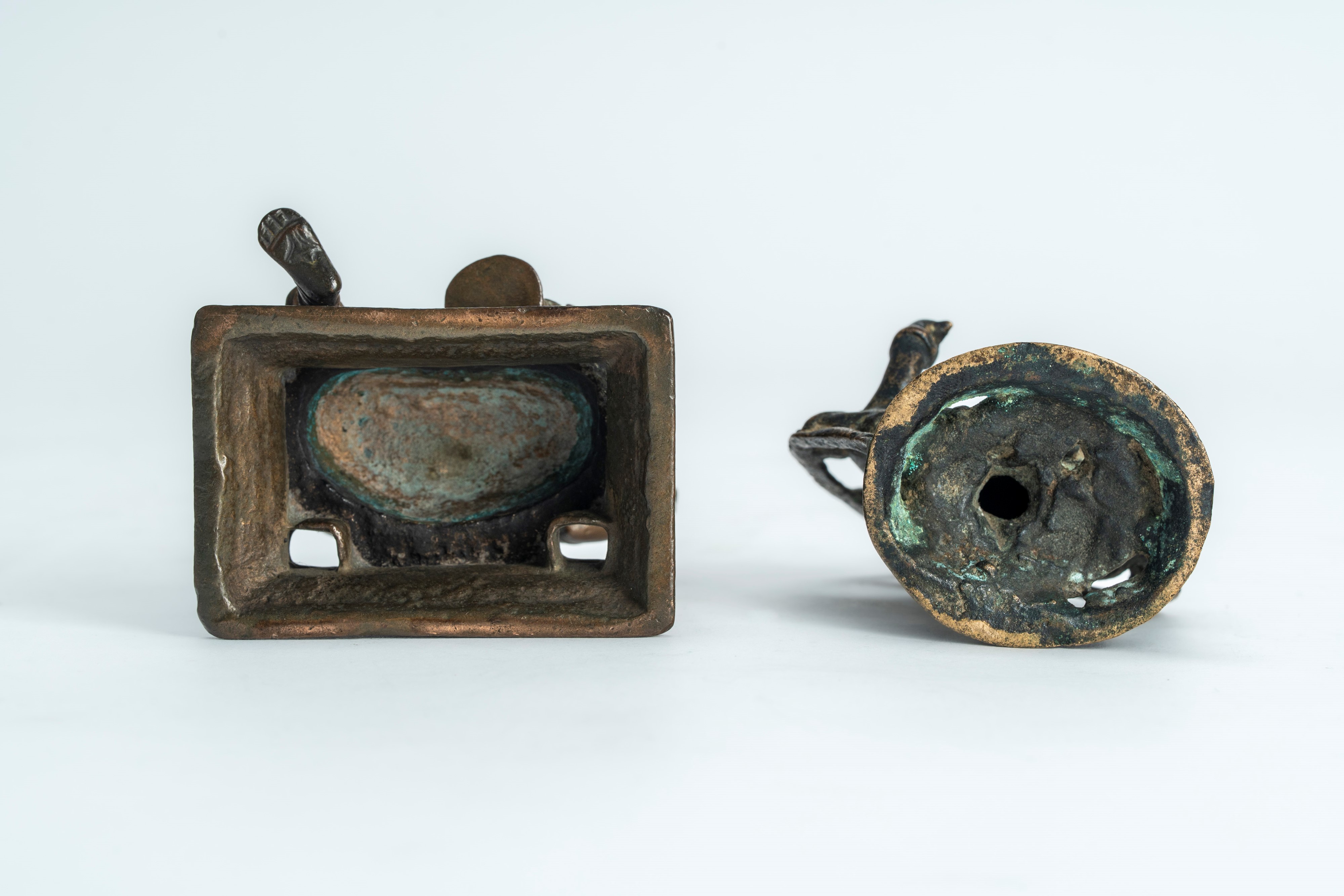 Due piccole sculture in ottone/bronzo una raffigurante Ganesha e l'altra raffigurante Narasimha m...