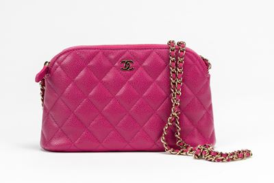 Borsa in pelle caviar matelassé fucsia con dettagli in metallo dorato