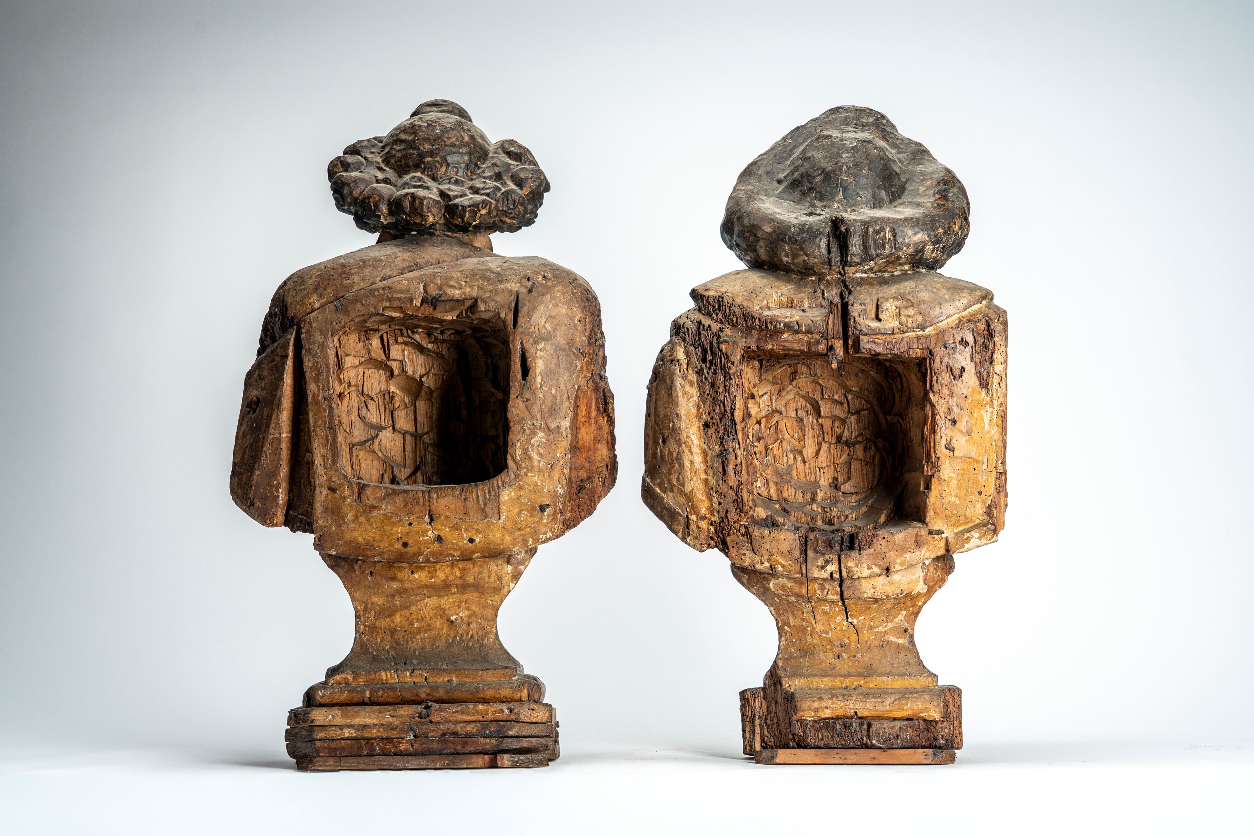 Due busti su basi a plinto in legno intagliato e dipinto raffiguranti San Filippo e San Simone, s...