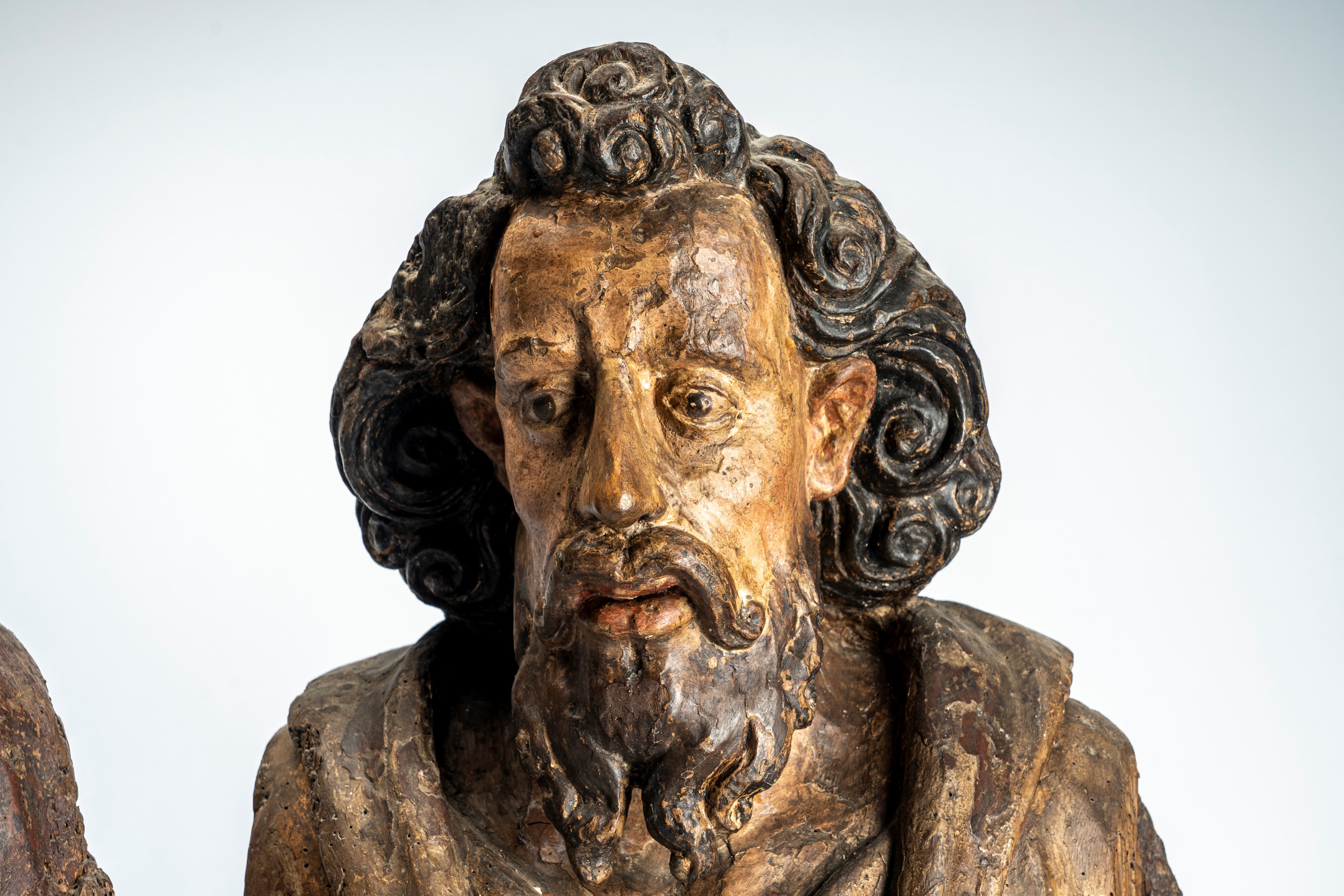 Due busti su basi a plinto in legno intagliato e dipinto raffiguranti San Filippo e San Simone, s...