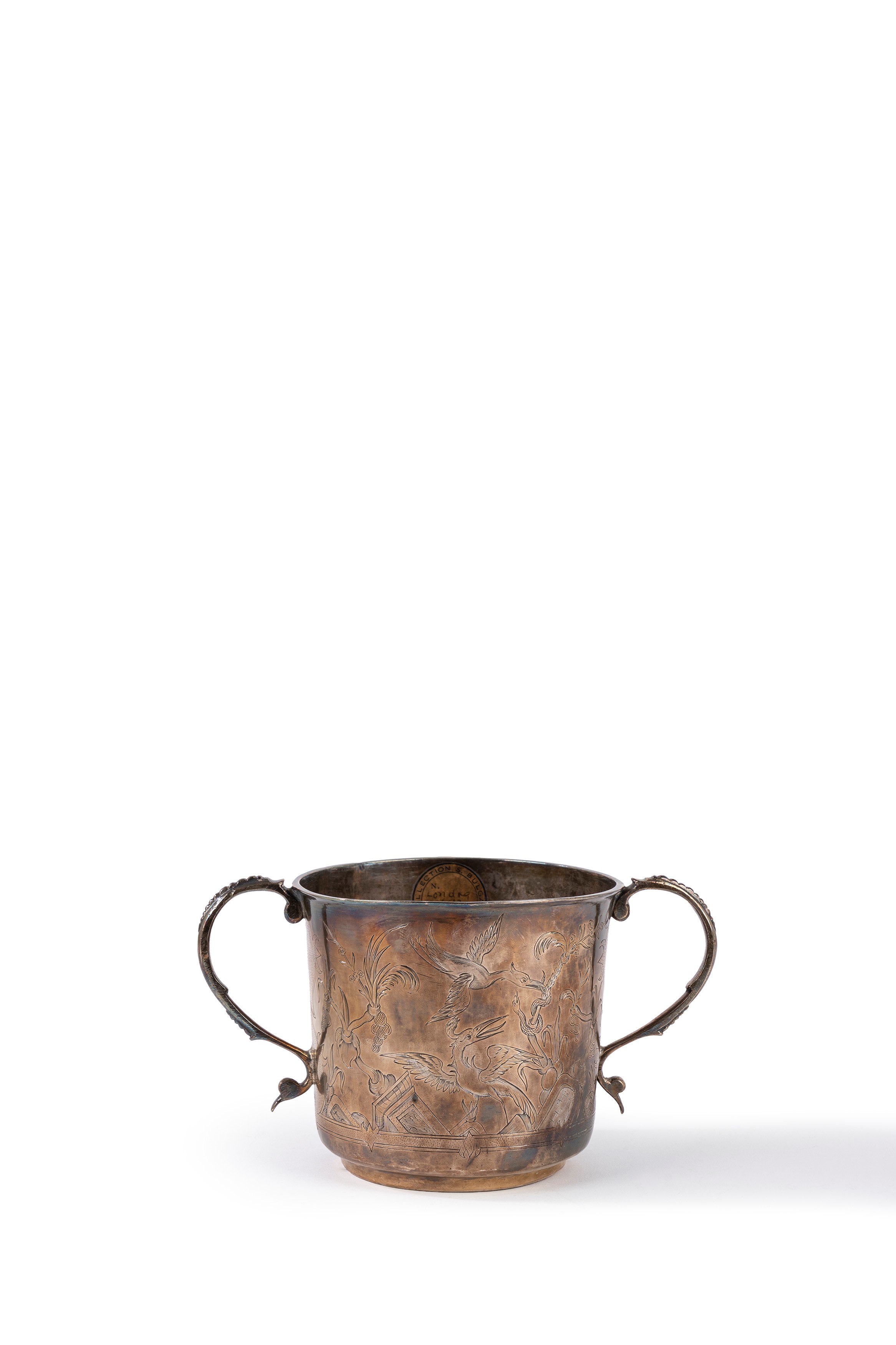 Alexander Roode, Coppa in argento con incisioni di uccelli e paesaggio, Londra 1697
