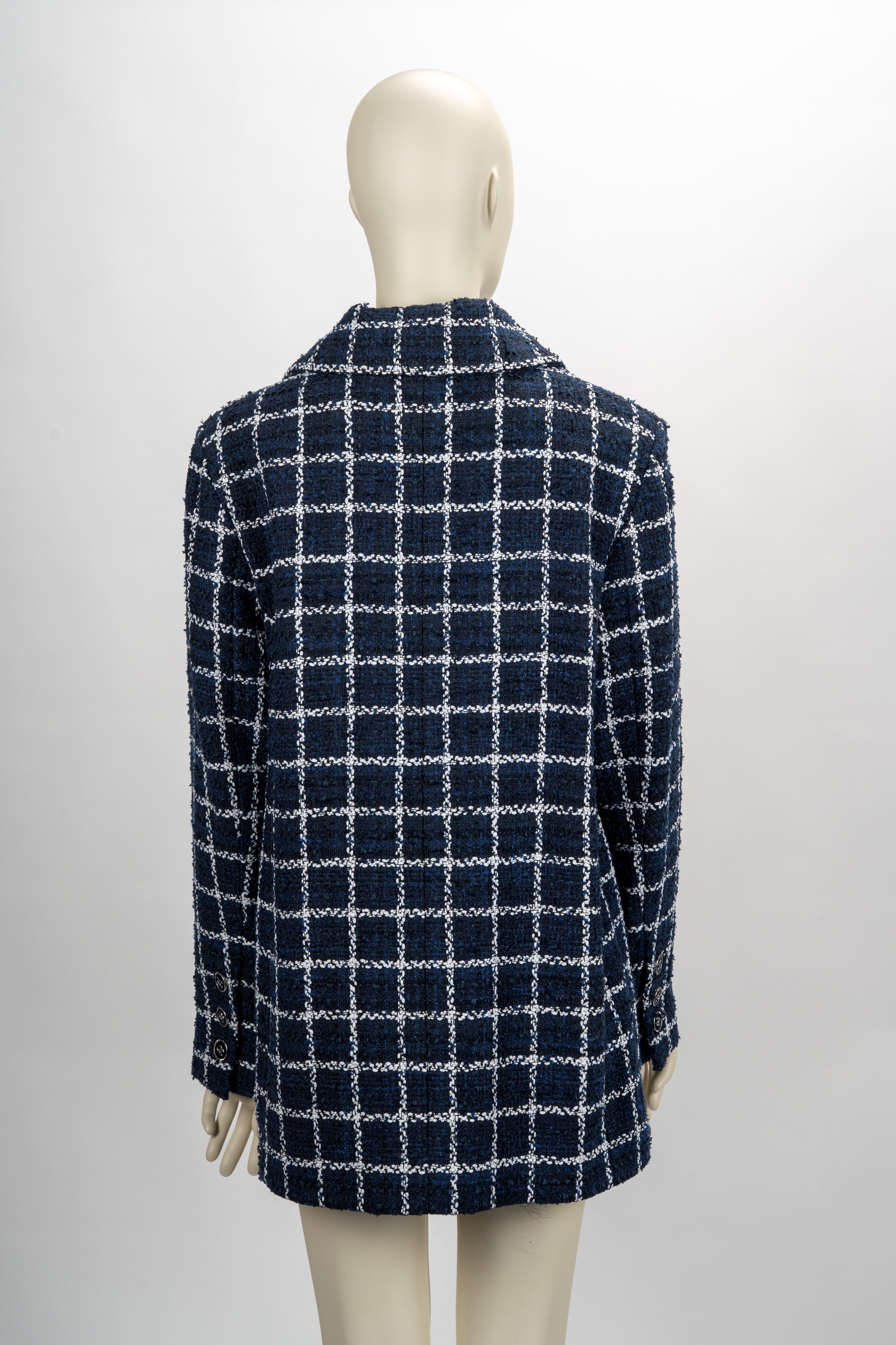 Chanel - Giacca lunga in misto cotone bouclè blu con riquadri bianchi