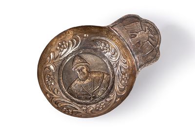 Kovsh, mestolo in argento con ritratto di Zar Aleksej Michajlovič Romanov, Russia, secolo XIX