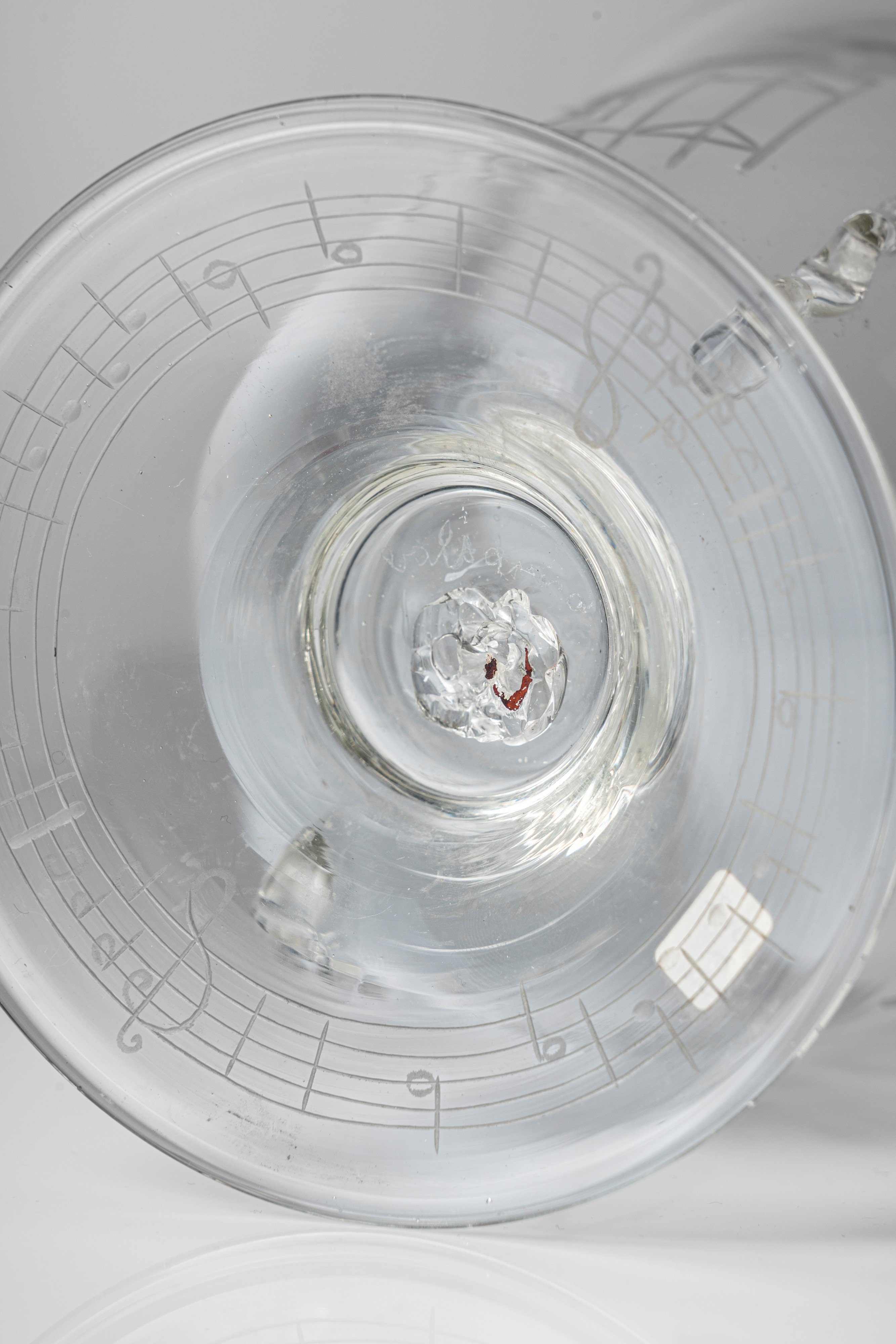 Vaso con decoro ad incisione